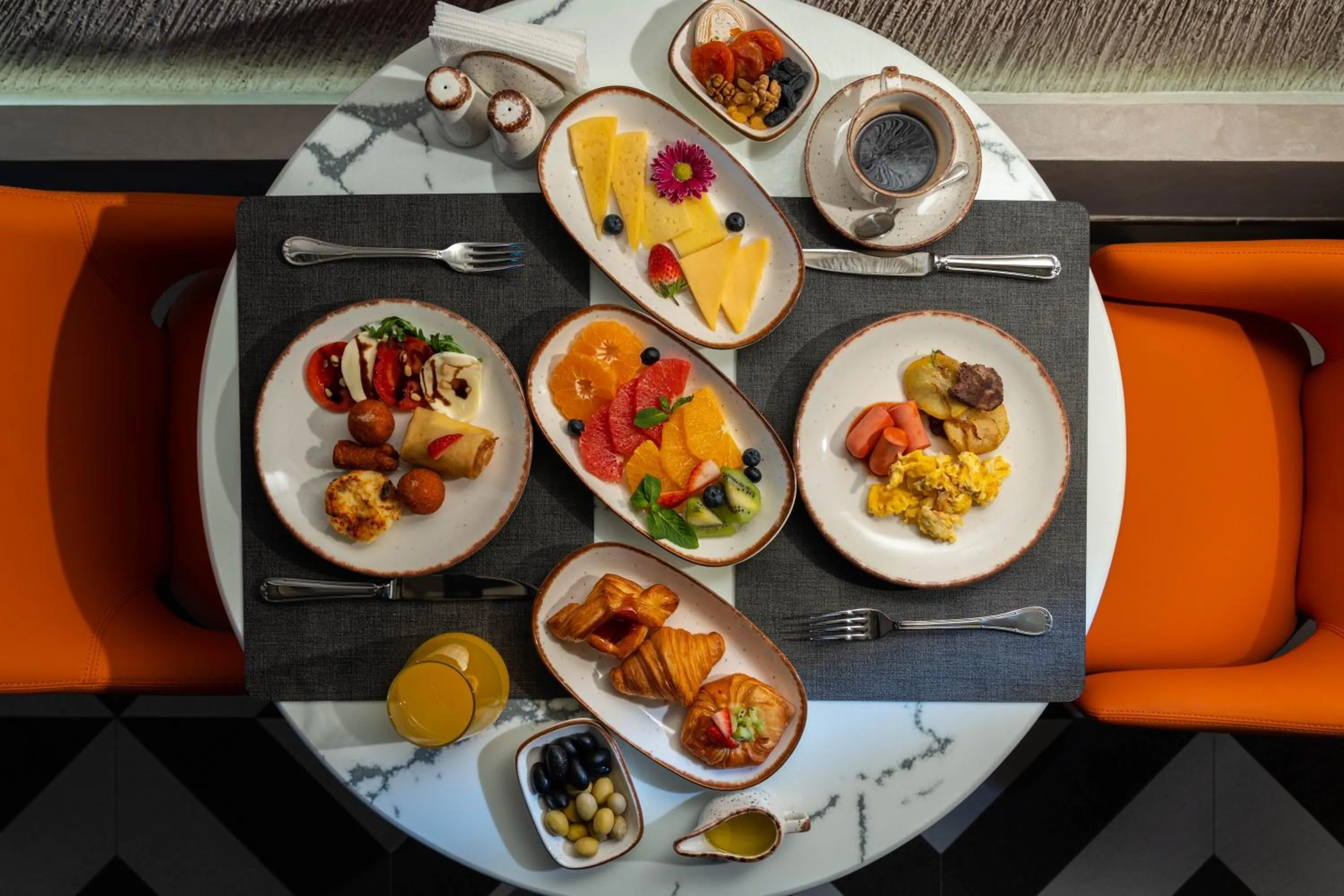 Restaurant/places to eat in FRANKFORT Expo Hotel