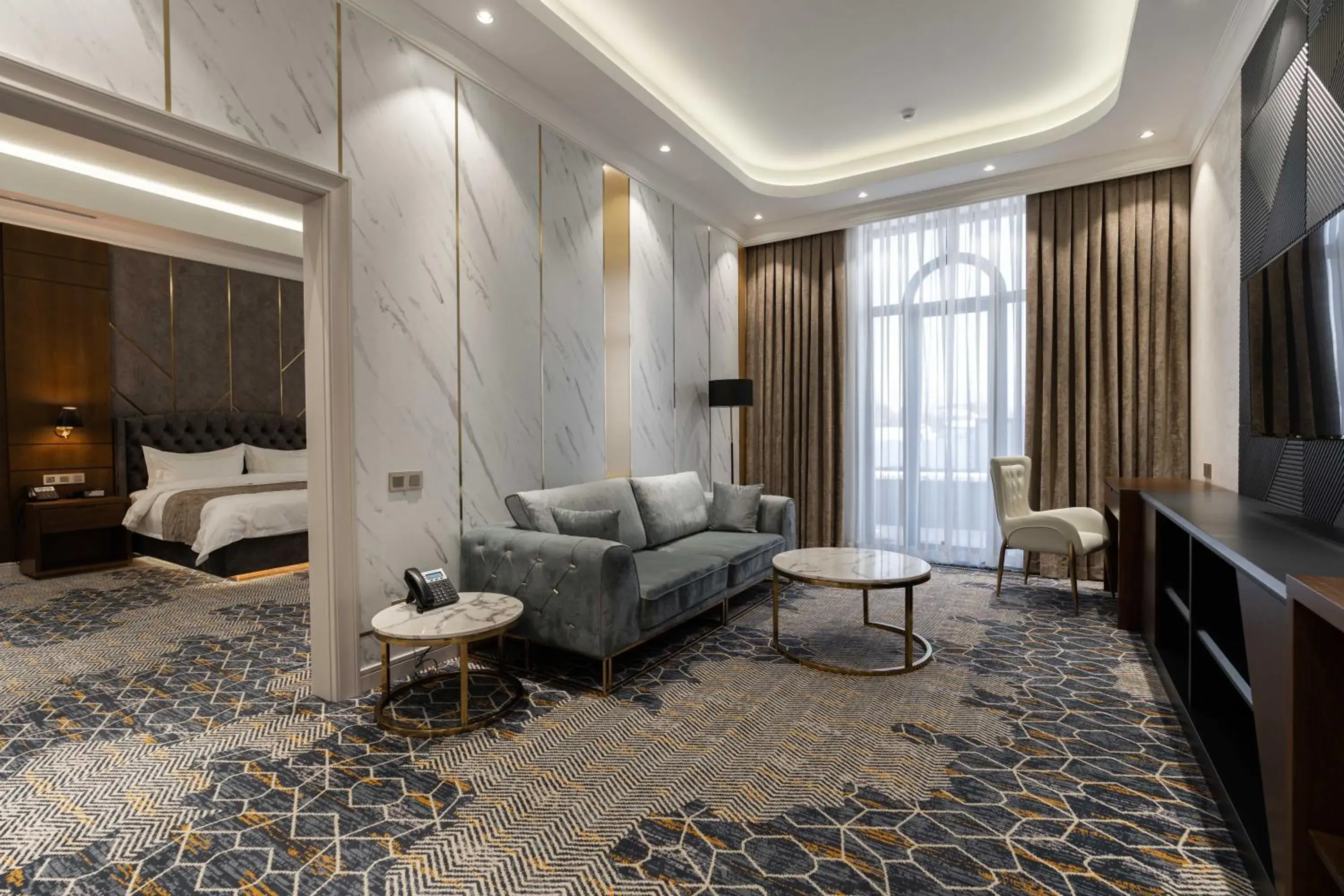 Queen Suite with Spa Bath in FRANKFORT Expo Hotel Queen Suite with Spa Bath in FRANKFORT Expo Hotel