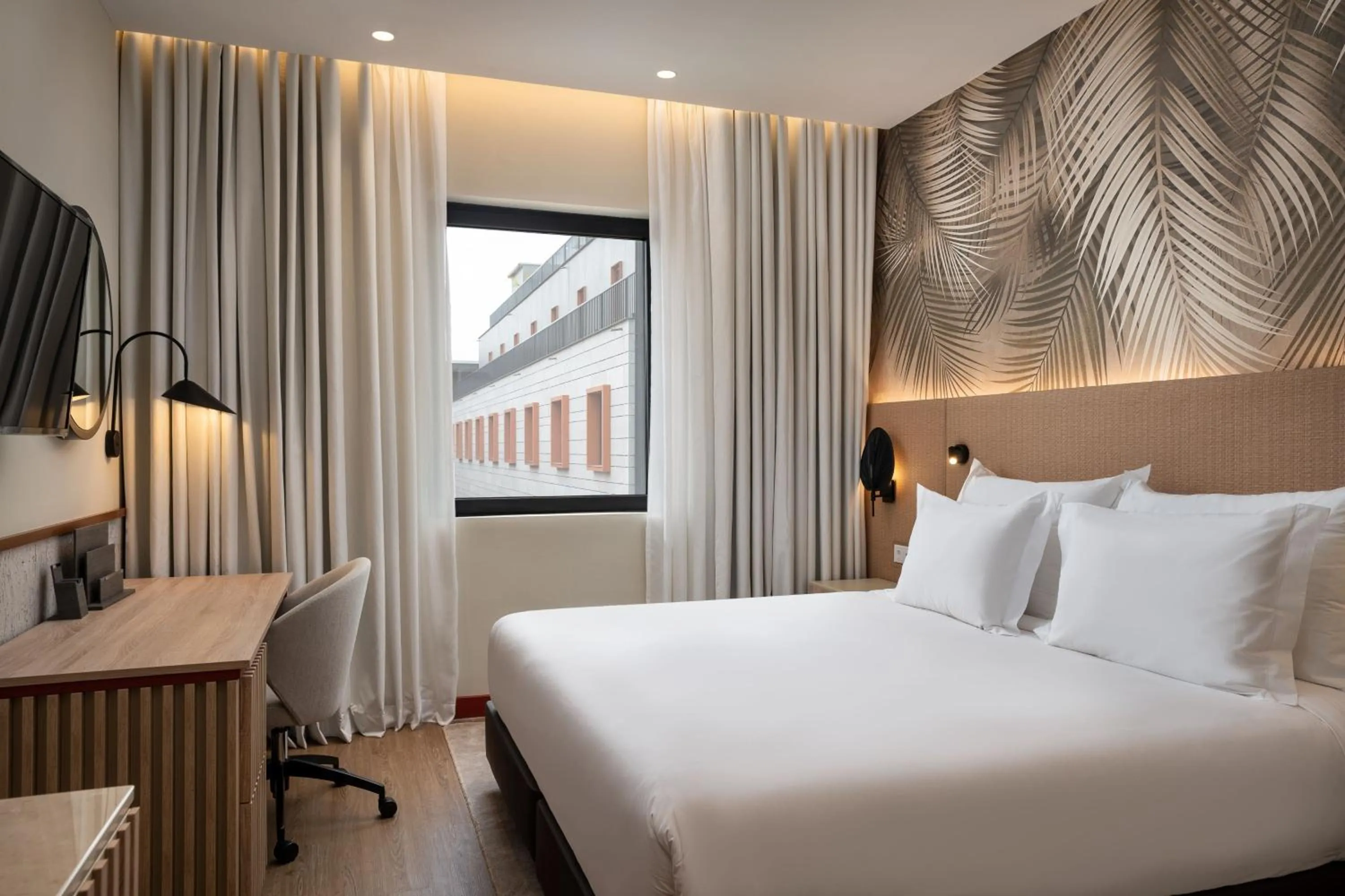 Photo of the whole room, Bed in Protea Hotel by Marriott Luanda