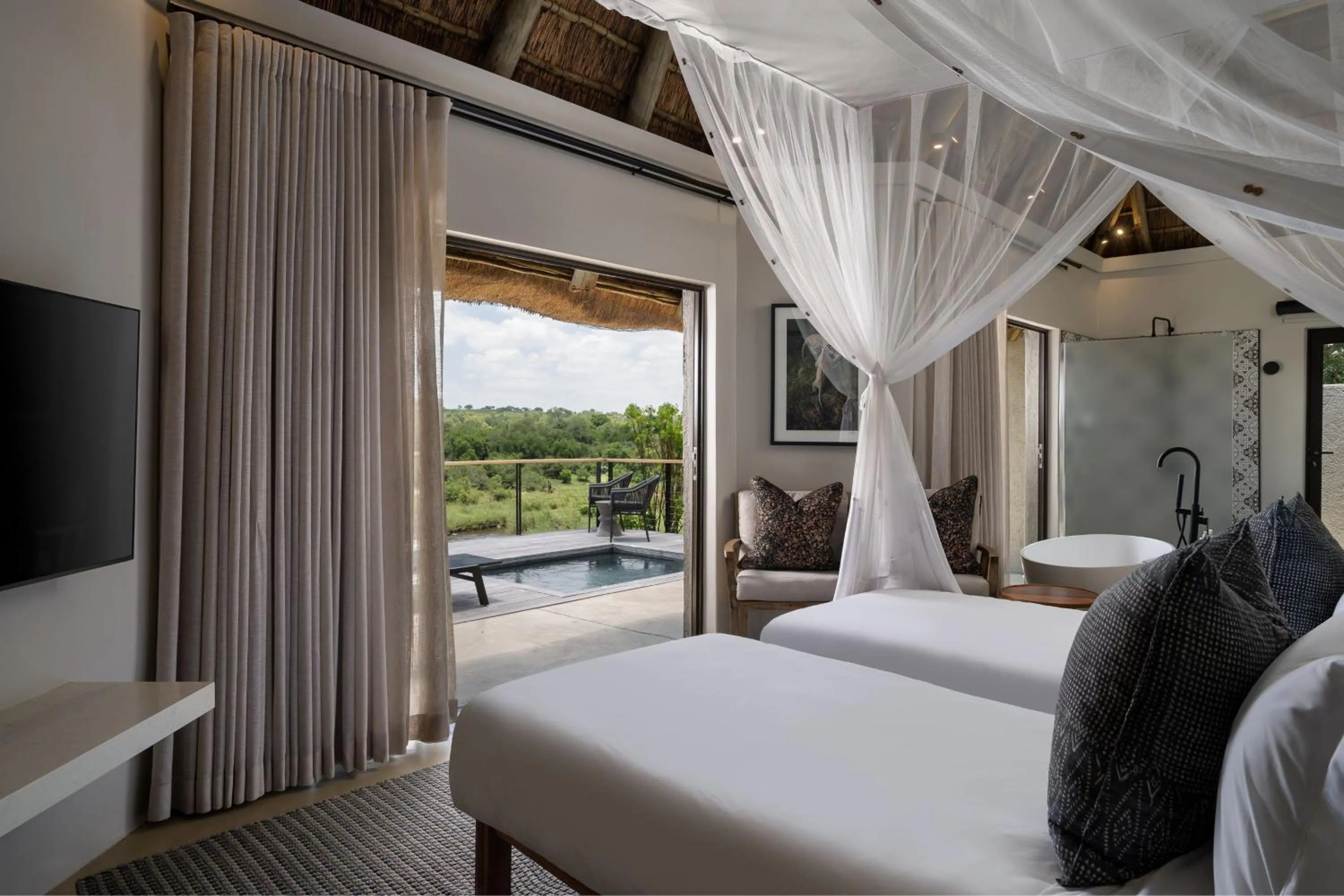 Photo of the whole room, Bed in Leopard Sands Kruger Park