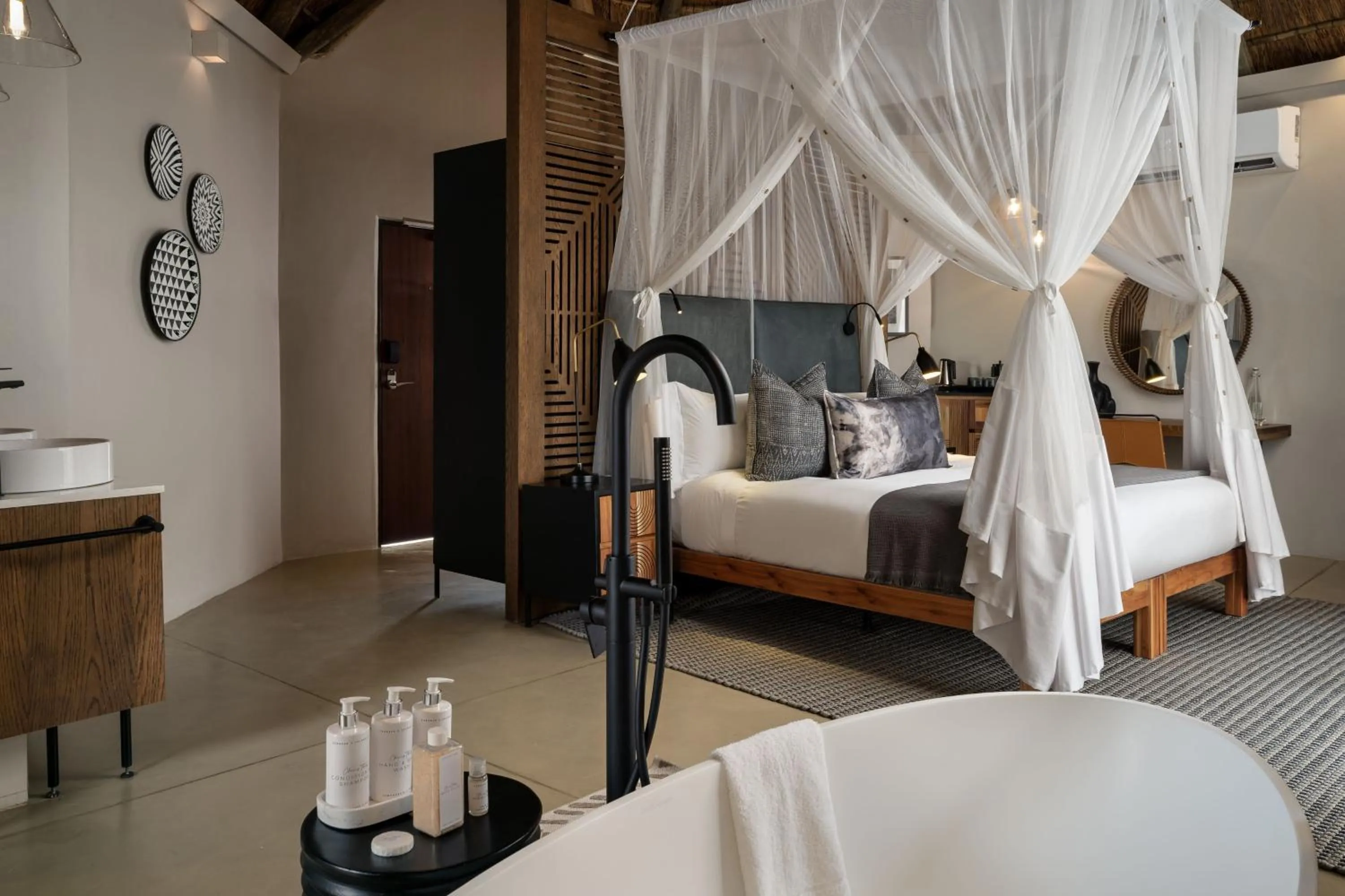 Photo of the whole room, Bed in Leopard Sands Kruger Park