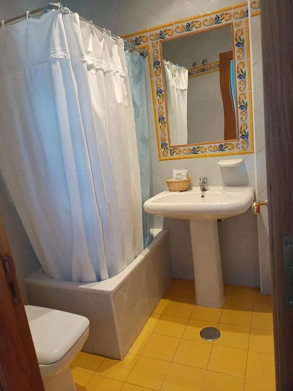 Twin Room - single occupancy in Hotel Pico Espiguete Twin Room - single occupancy in Hotel Pico Espiguete