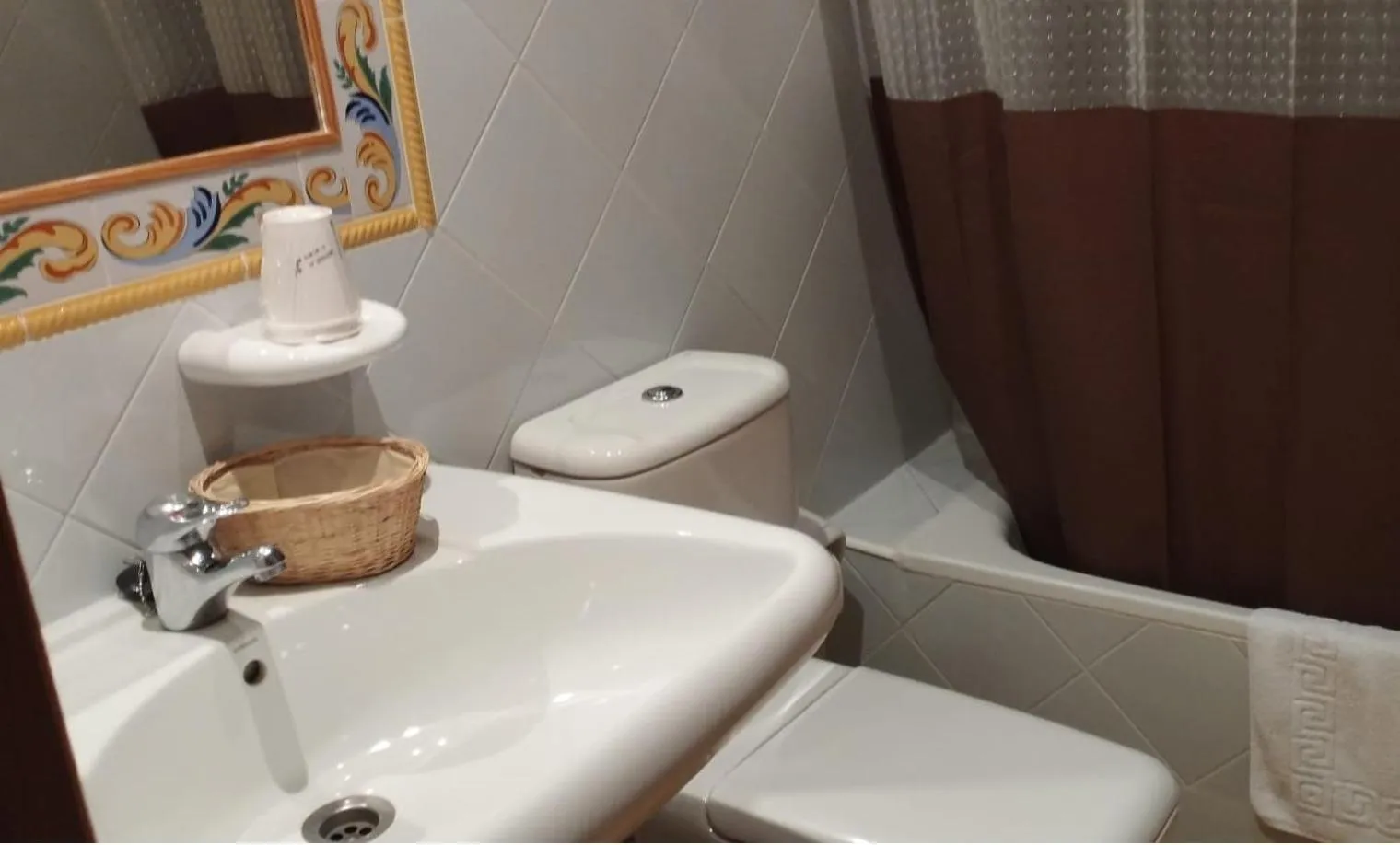 Shower in Hotel Pico Espiguete