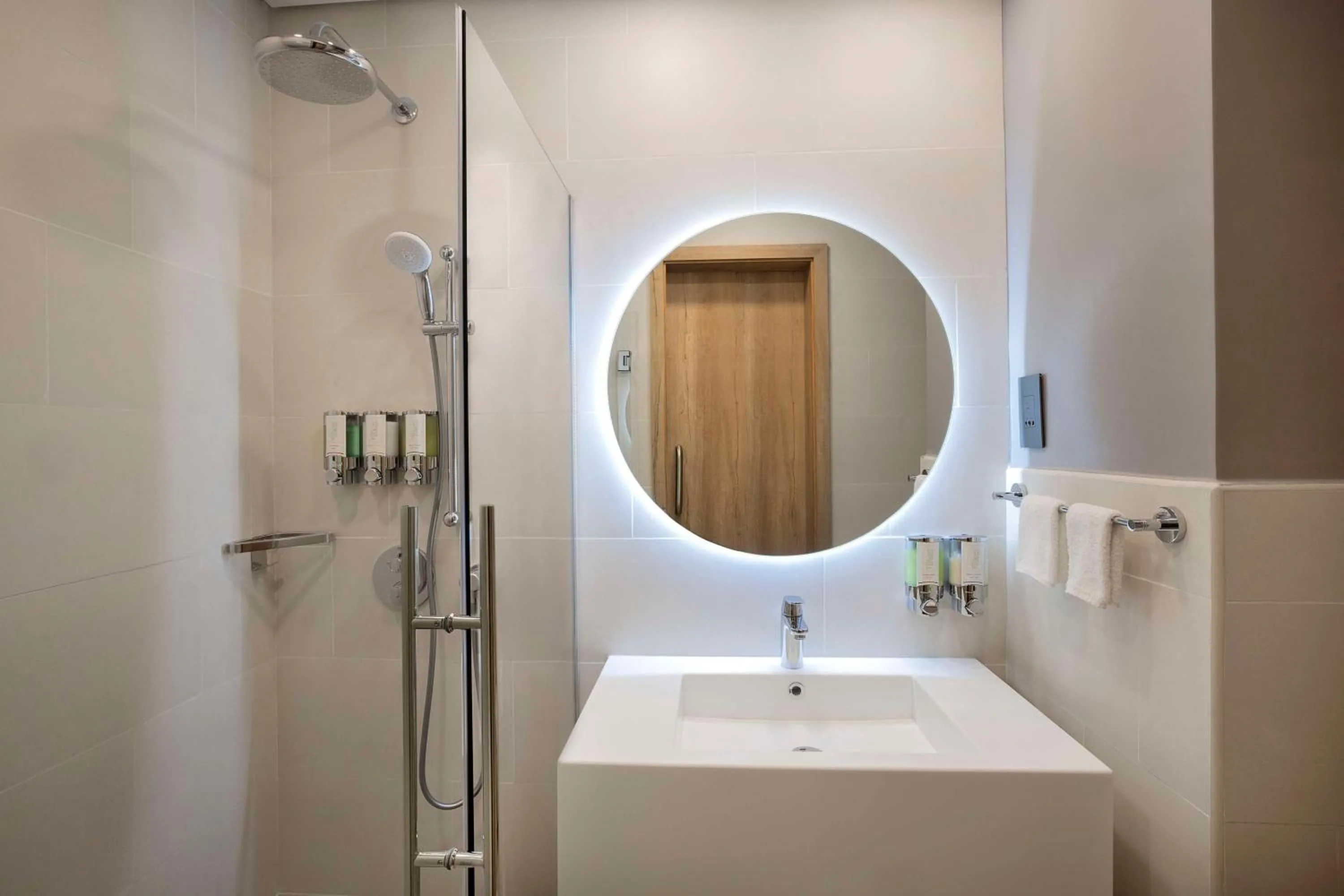 Bathroom in Hampton by Hilton Sharma NEOM Community 1