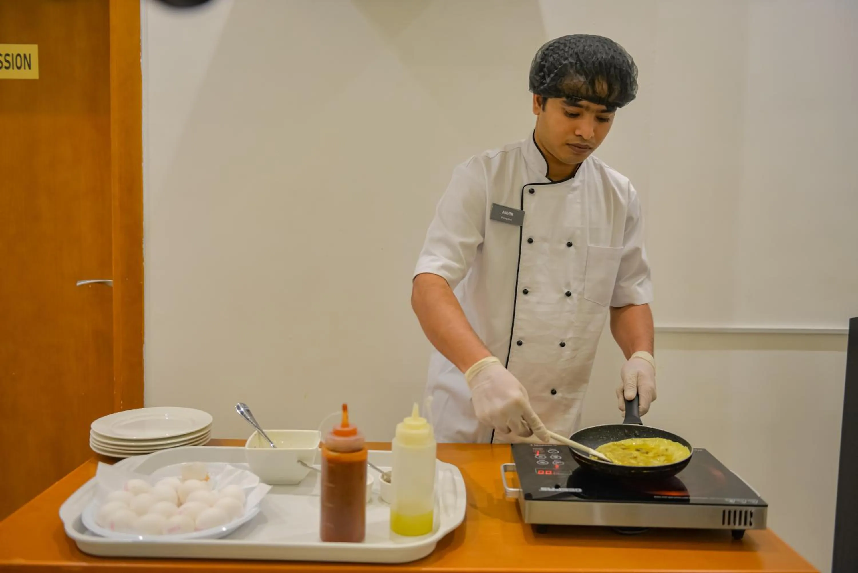 Restaurant/places to eat in Express City Hotel - Duqm