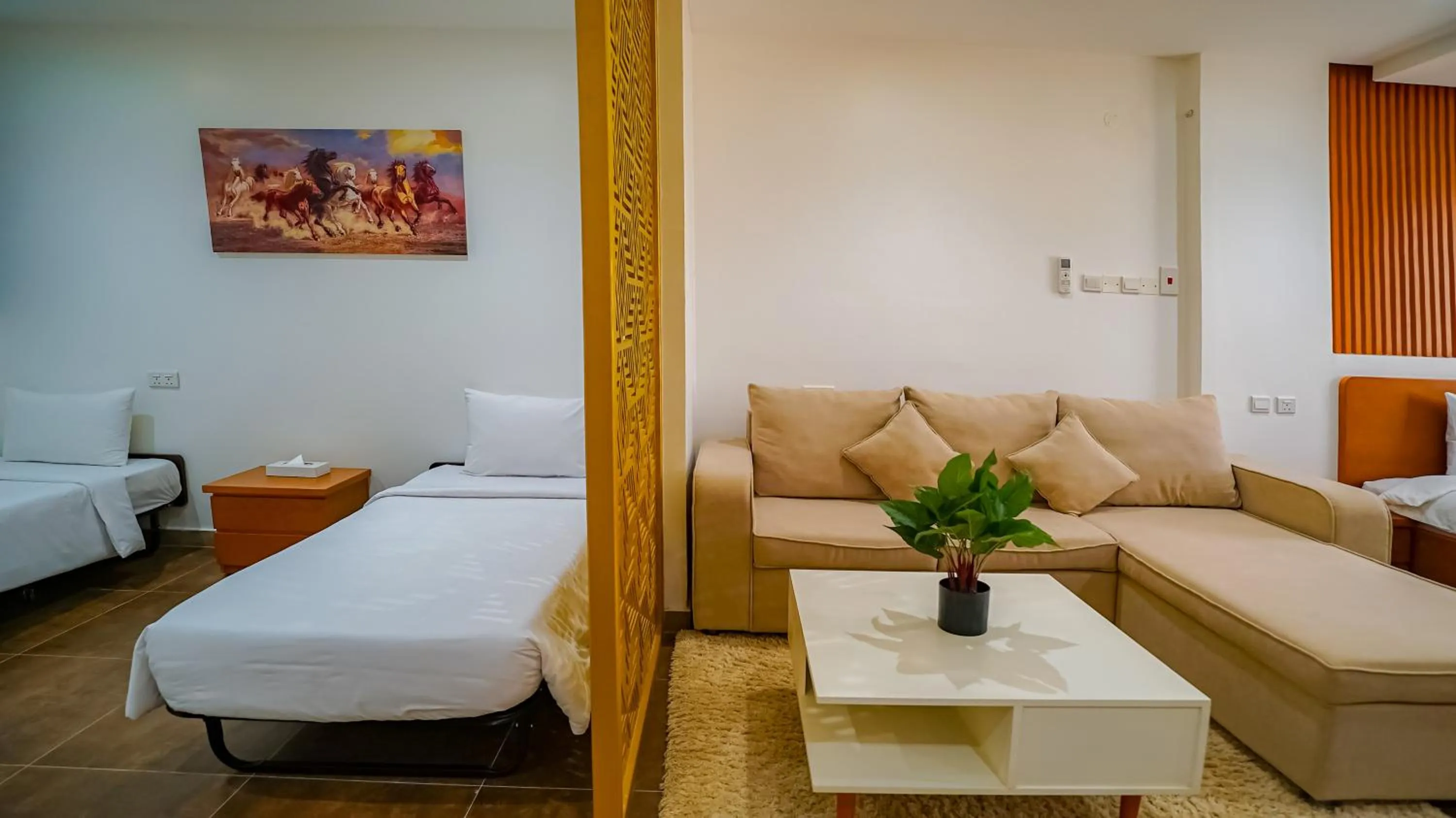 Living room, Bed in Express City Hotel - Duqm