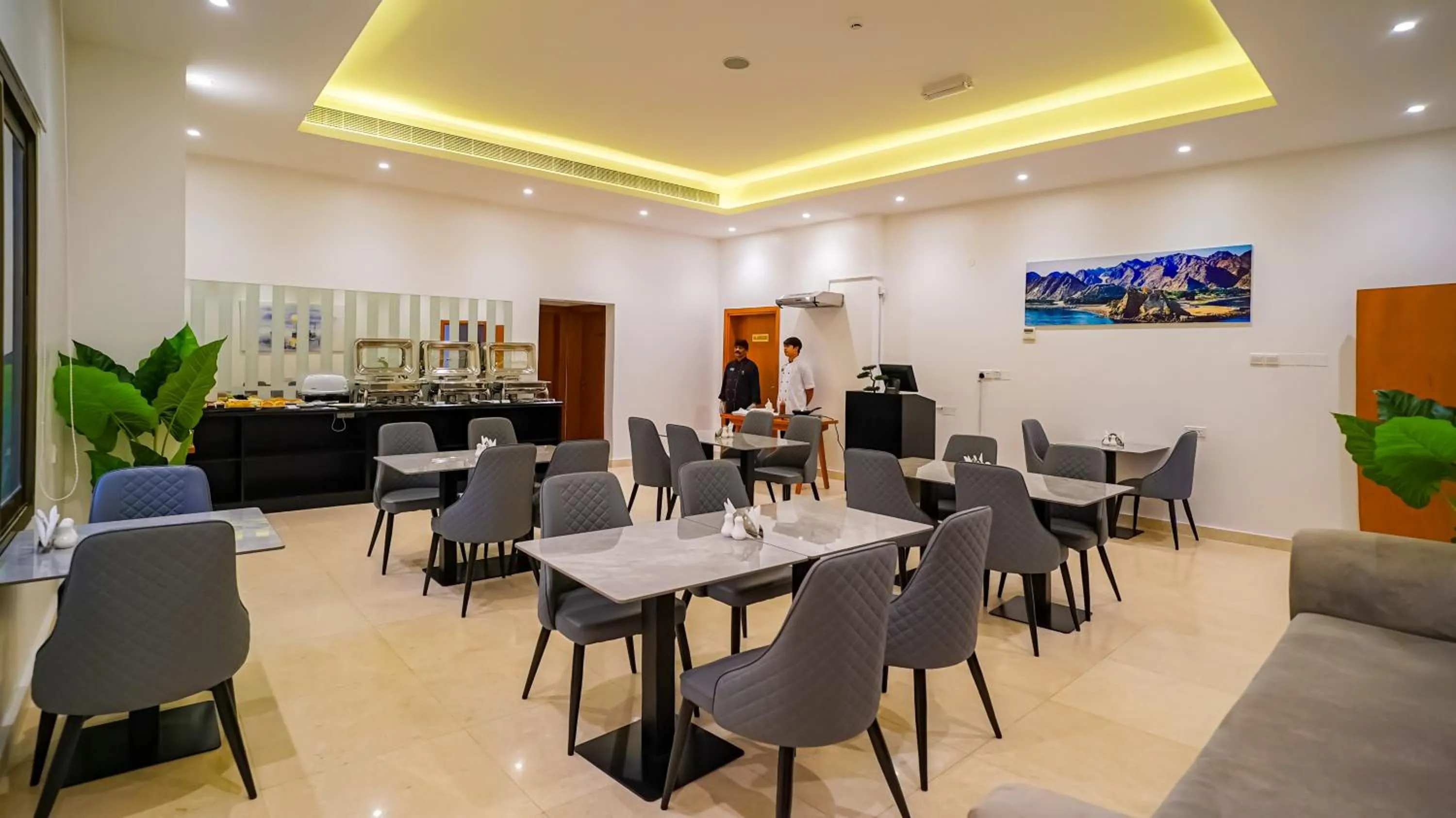 Restaurant/places to eat in Express City Hotel - Duqm