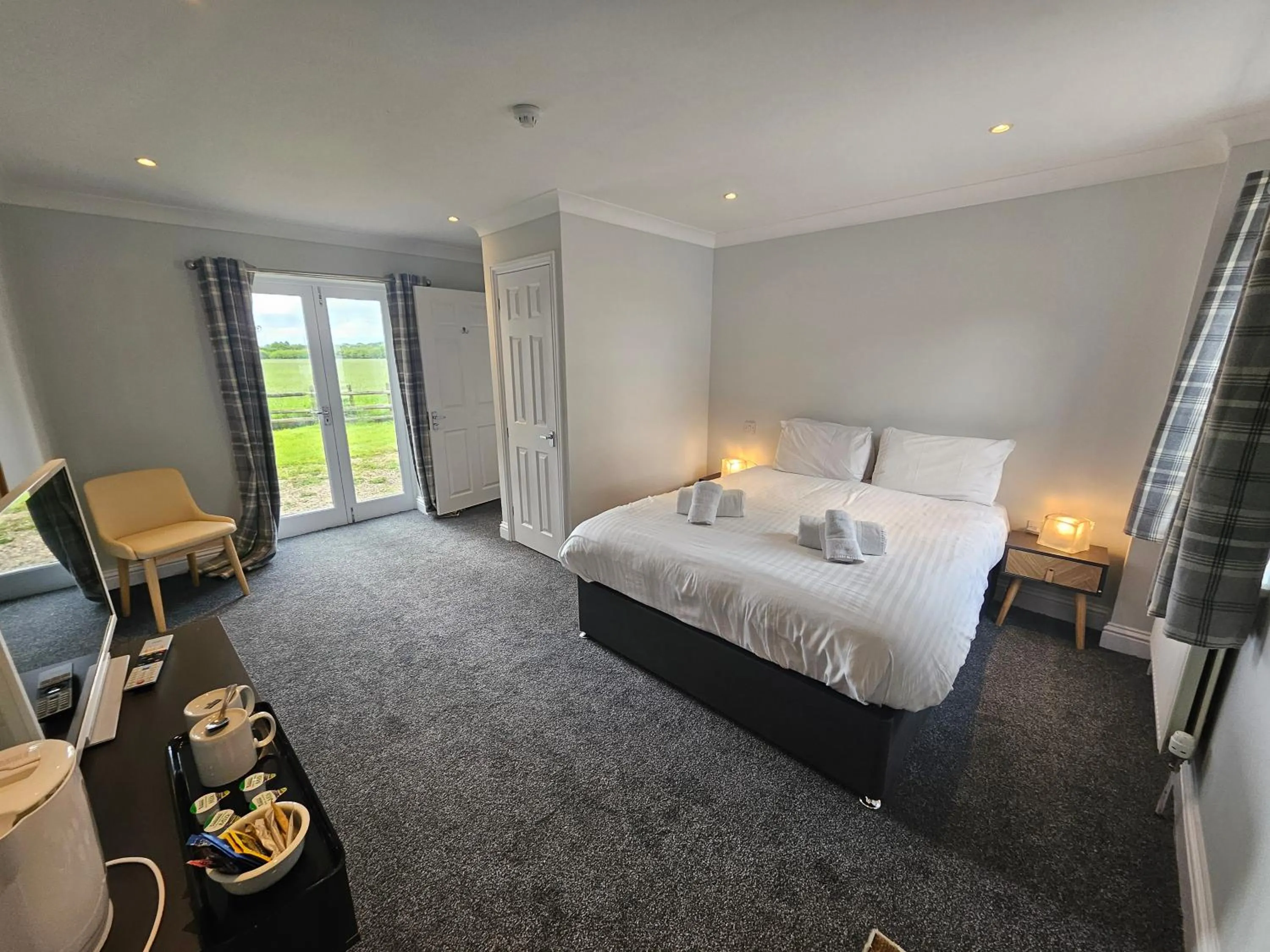 Bedroom, Bed in Marsh Farm Hotel