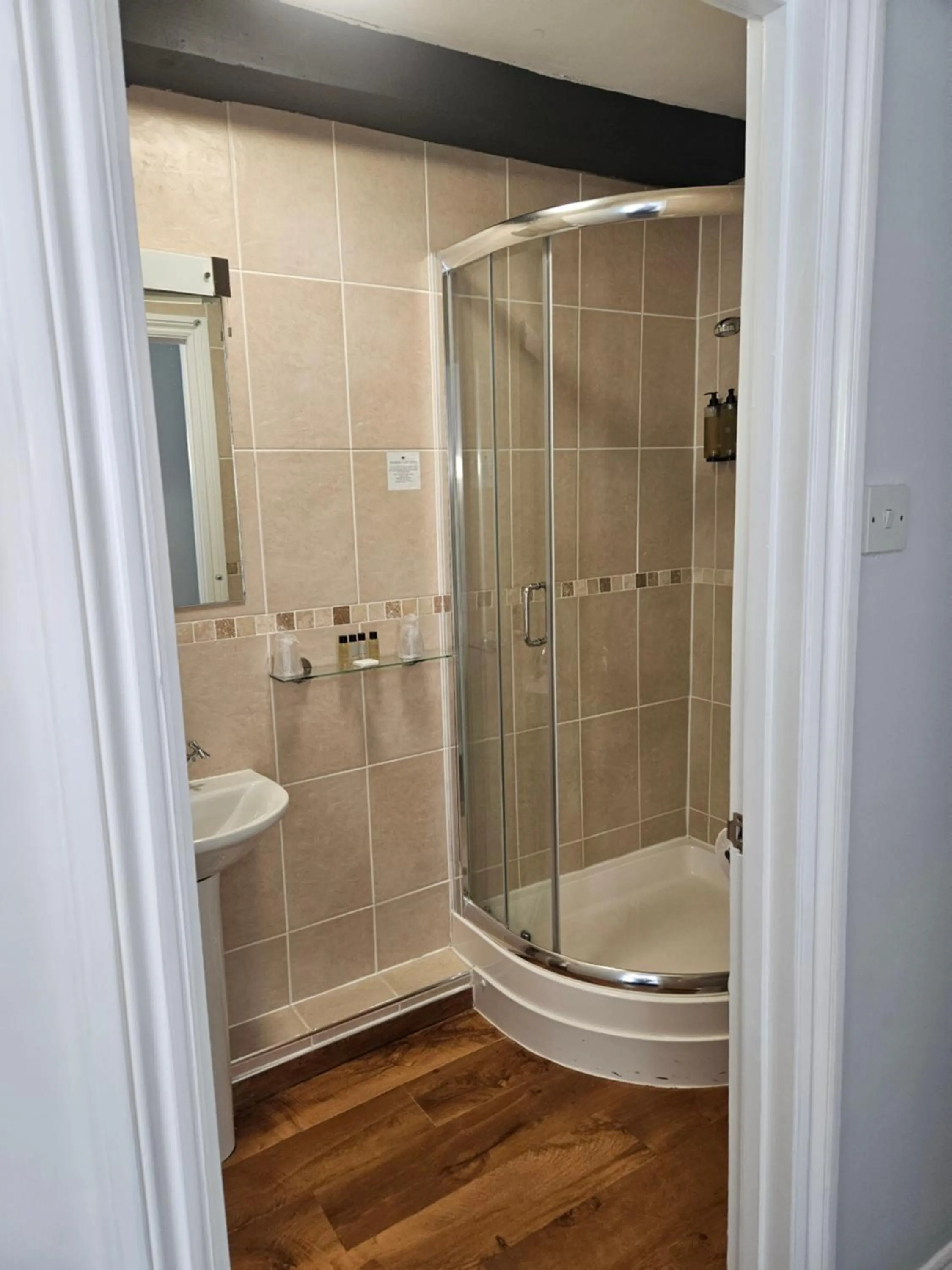 Bathroom in Marsh Farm Hotel