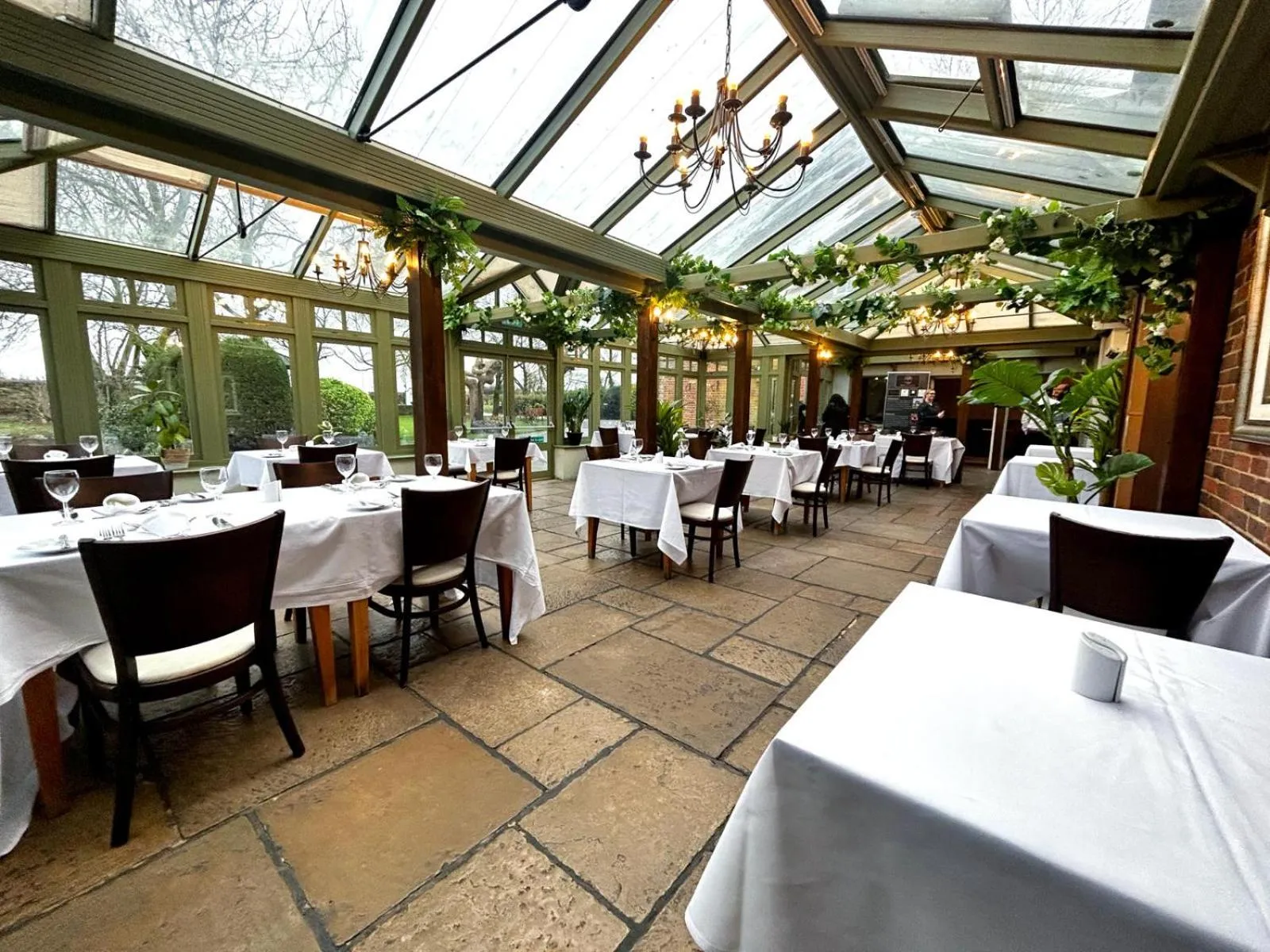 Restaurant/places to eat in Marsh Farm Hotel