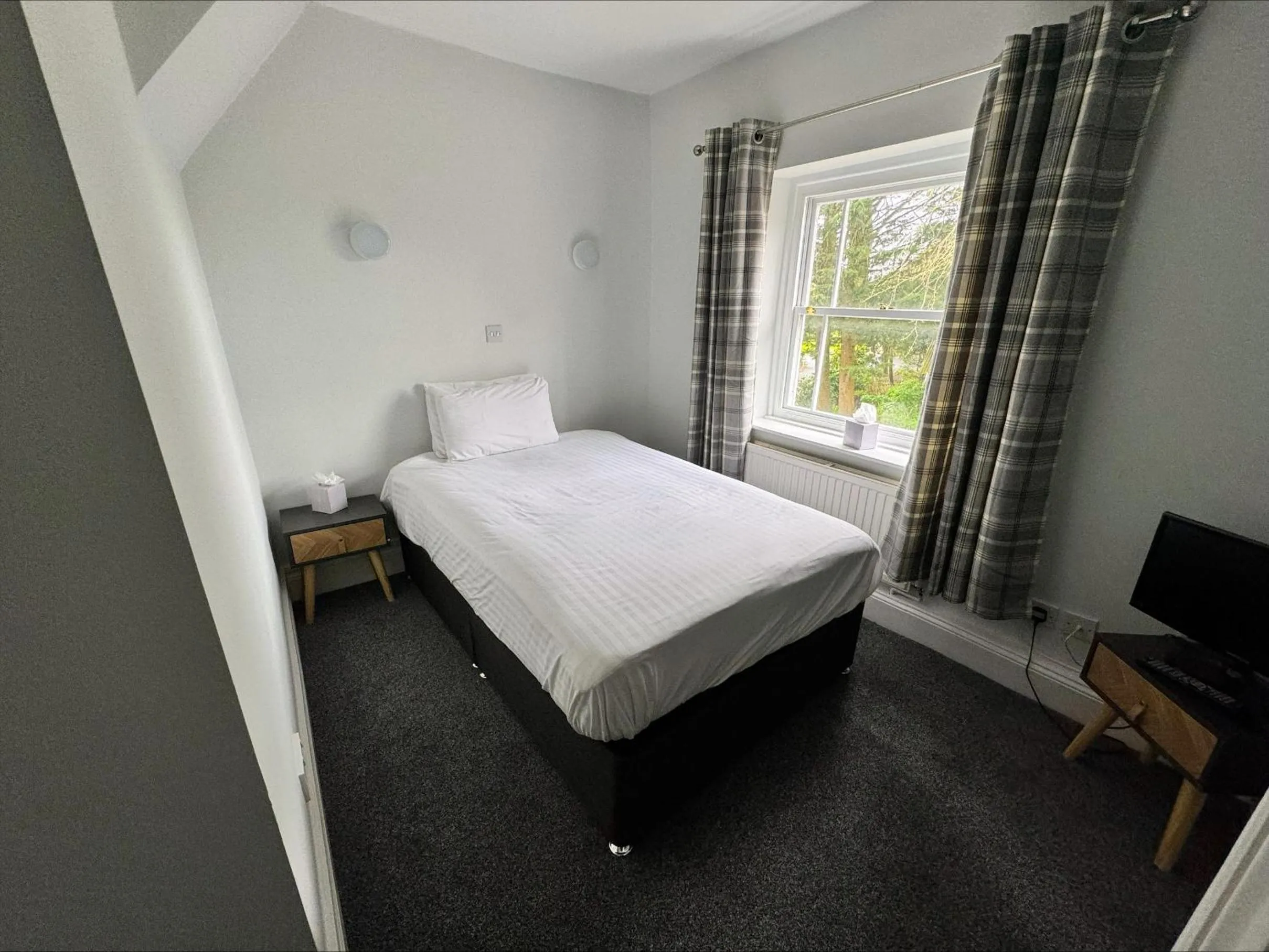 Bedroom, Bed in Marsh Farm Hotel