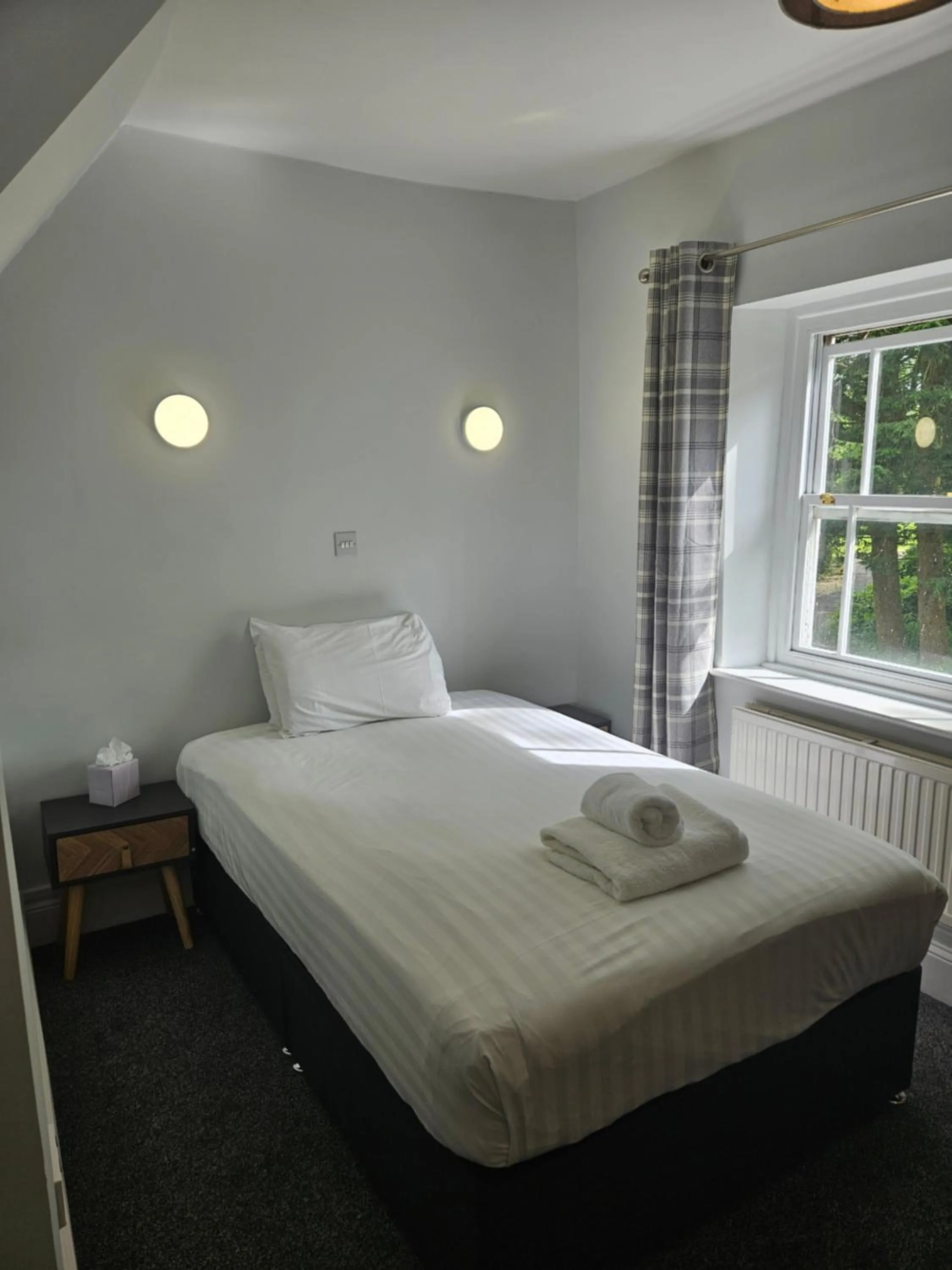 Bedroom, Bed in Marsh Farm Hotel