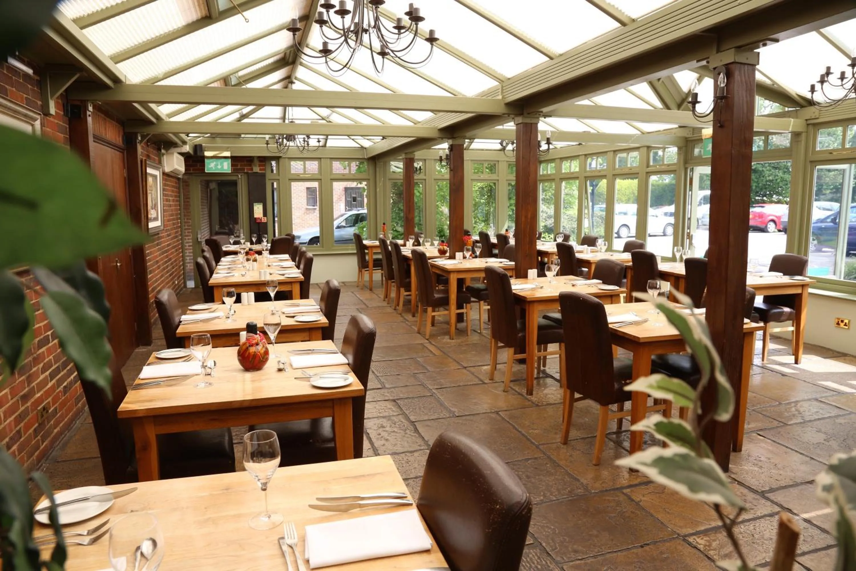 Restaurant/places to eat in Marsh Farm Hotel