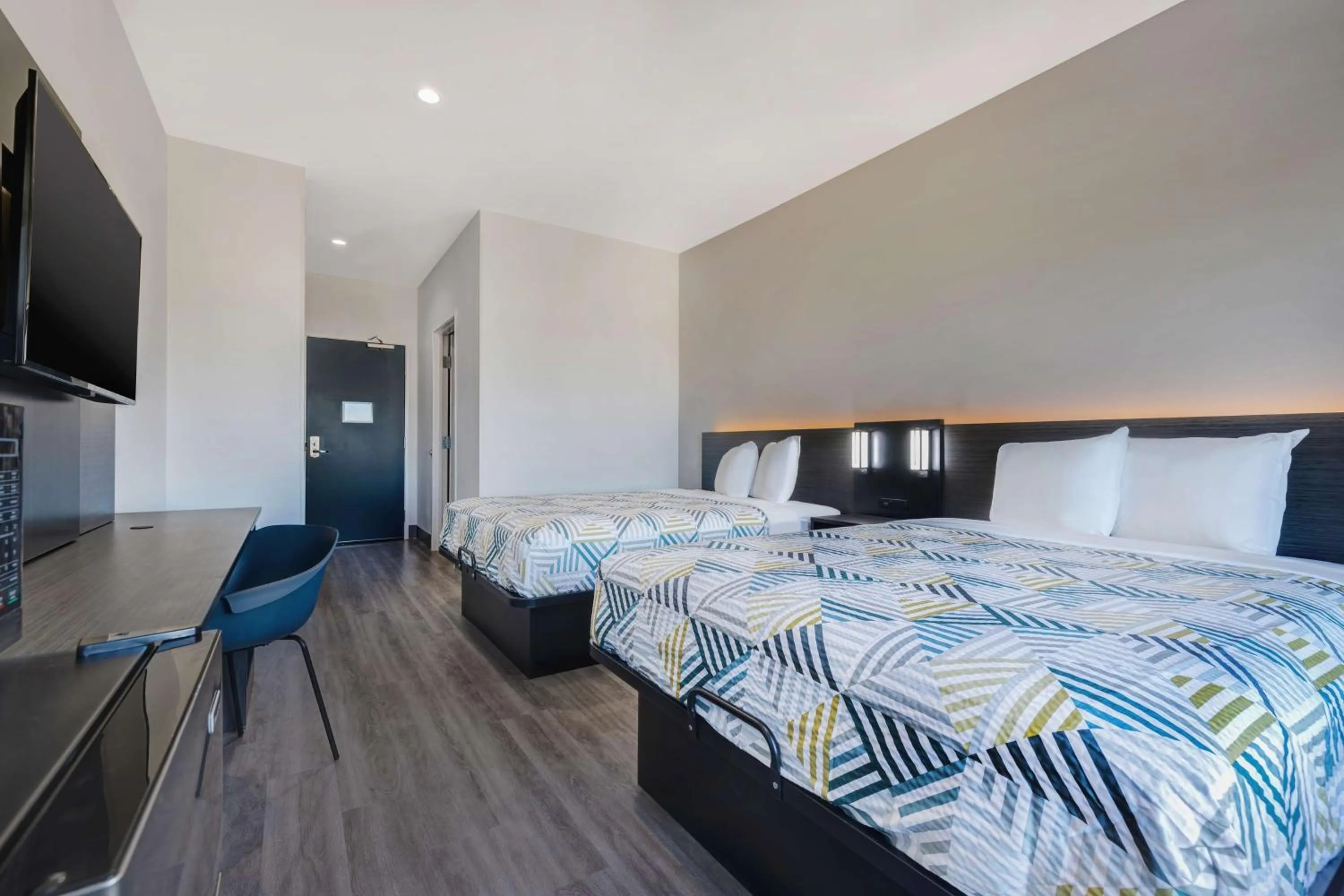 Bedroom, Bed in Motel 6 Dallas, TX Methodist Charlton Medical Ctr