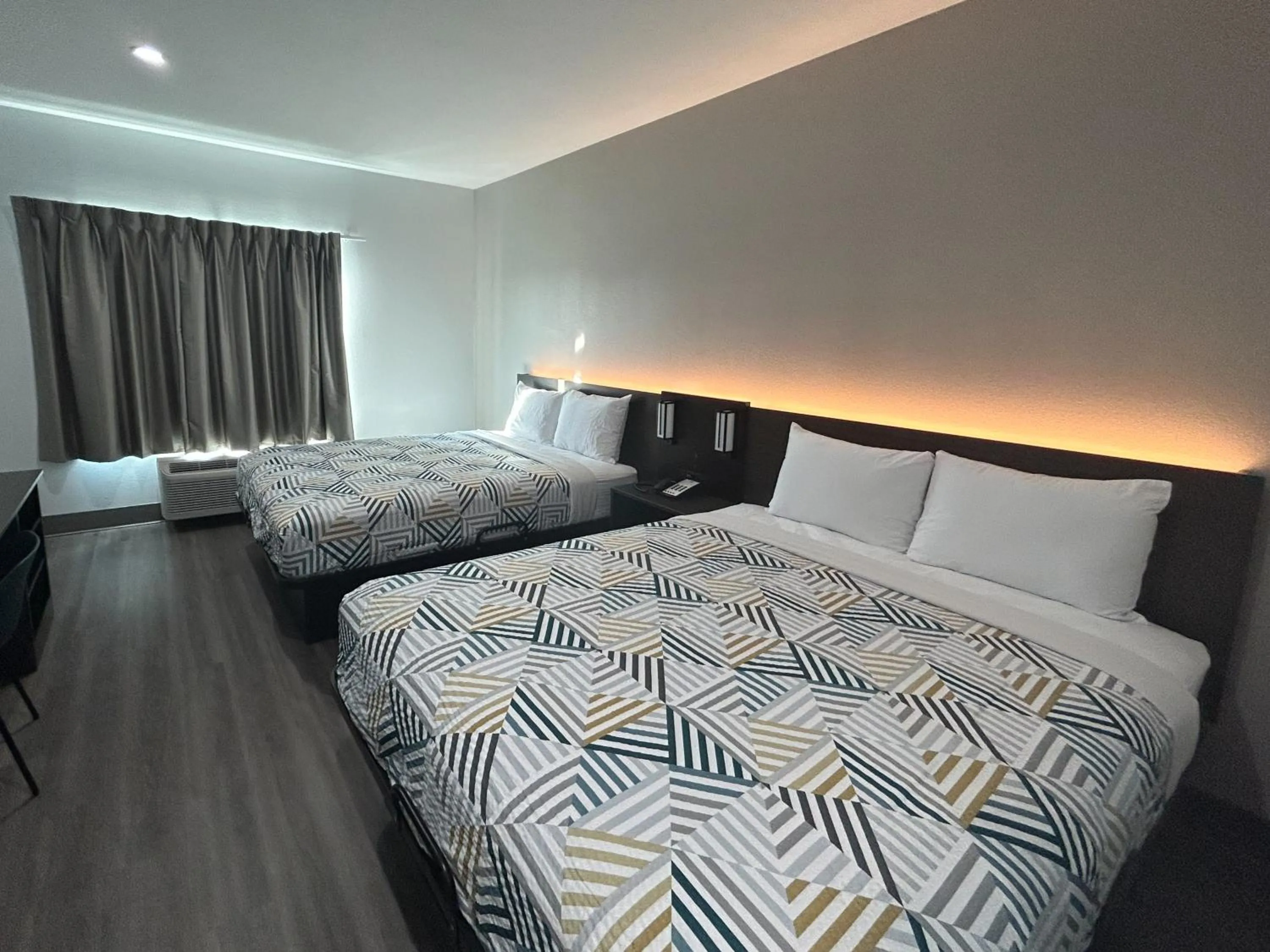 Bedroom, Bed in Motel 6 Dallas, TX Methodist Charlton Medical Ctr