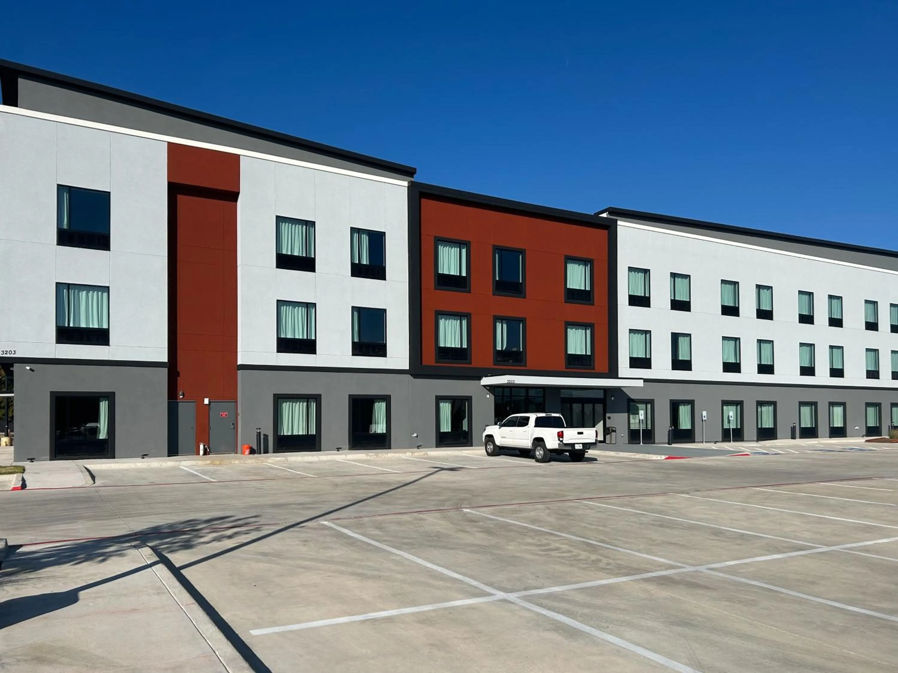 Parking in Motel 6 Dallas, TX Methodist Charlton Medical Ctr