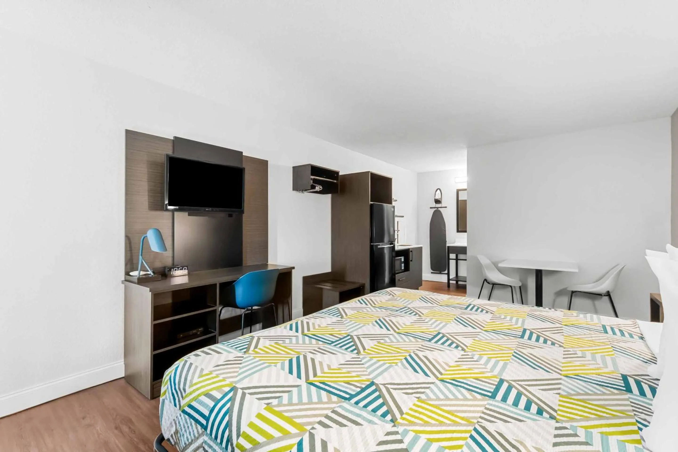 Photo of the whole room, Bed in Studio 6 Port Lavaca, TX