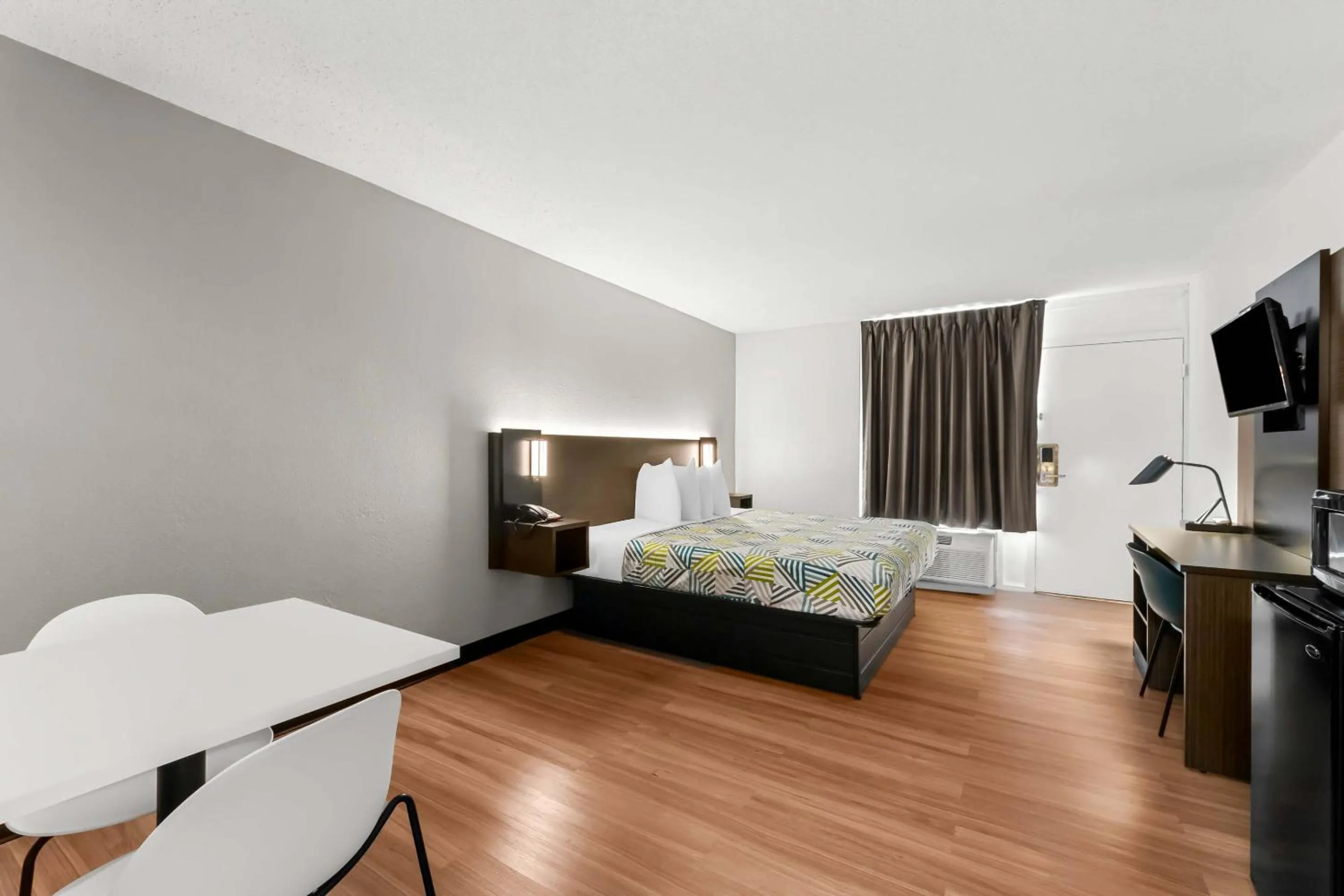 Photo of the whole room, Bed in Studio 6 Port Lavaca, TX