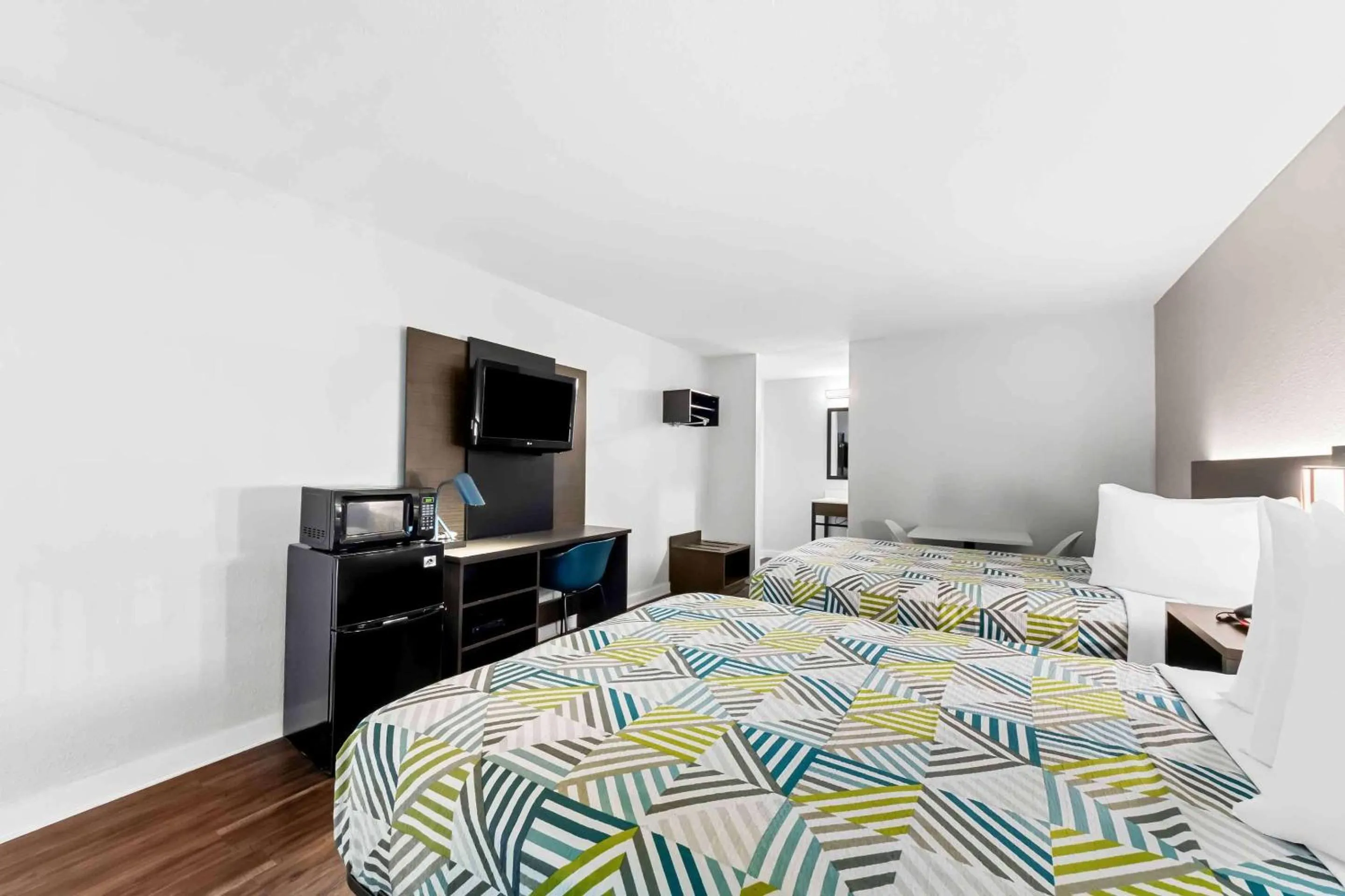 Photo of the whole room, Bed in Studio 6 Port Lavaca, TX