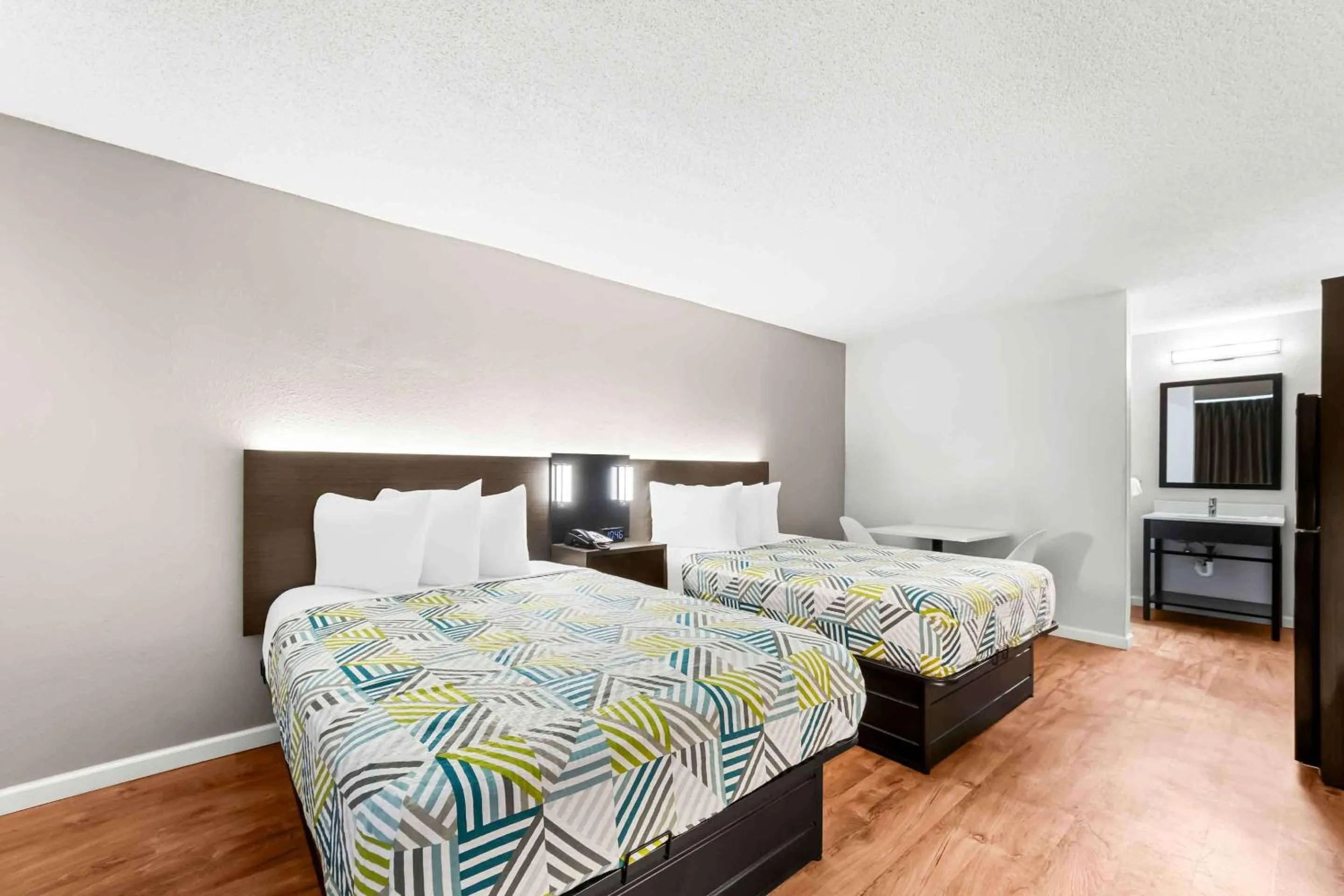 Photo of the whole room, Bed in Studio 6 Port Lavaca, TX