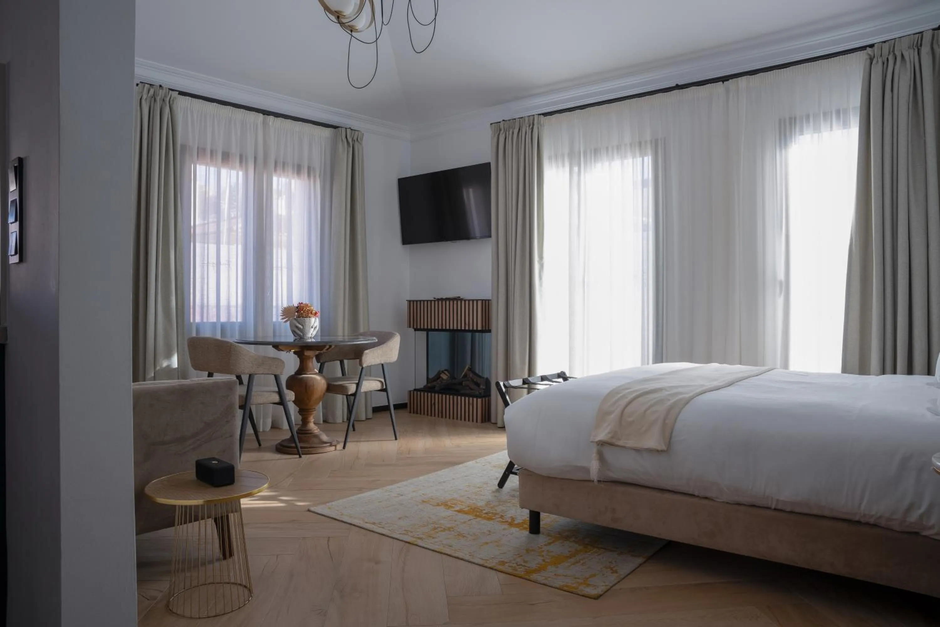 TV and multimedia, Bed in Bubaqia House - Suites Boutique