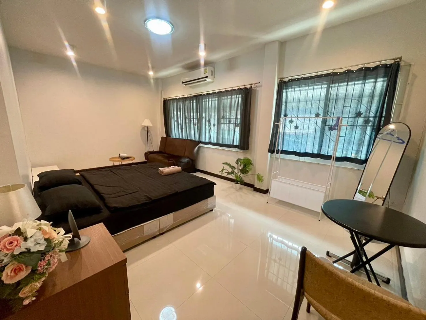 Photo of the whole room, Bed in An An House