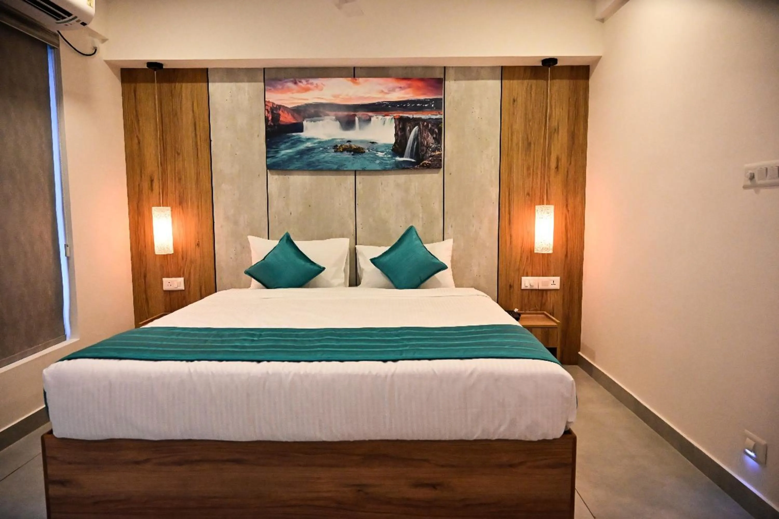 Bed in The Heartland Business Hotel