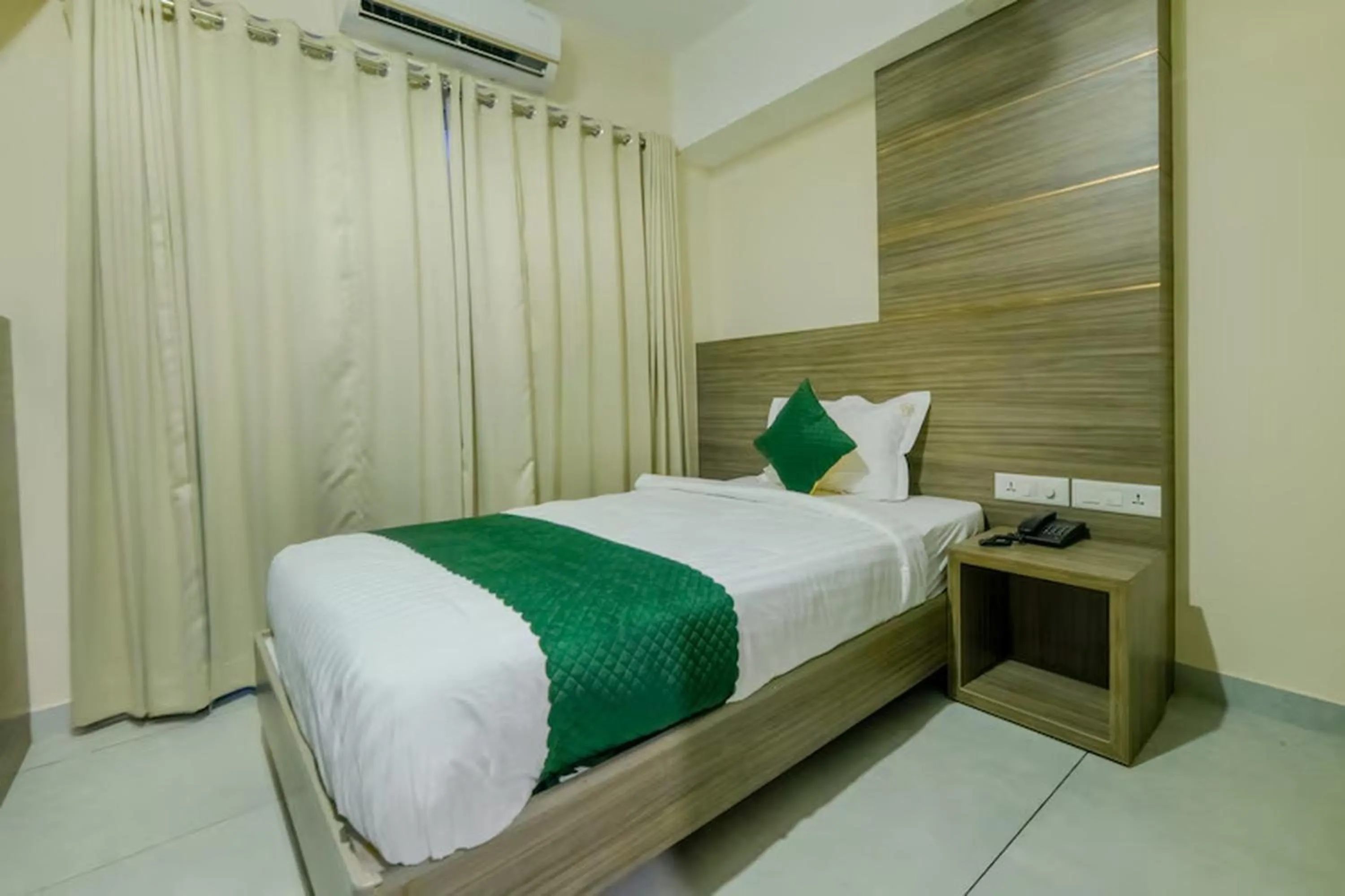 Bedroom, Bed in The Heartland Business Hotel