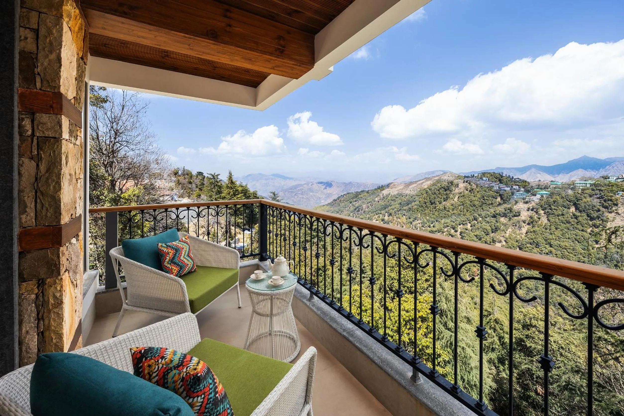 Mountain view in juSTa Hollow Oak, Mussoorie