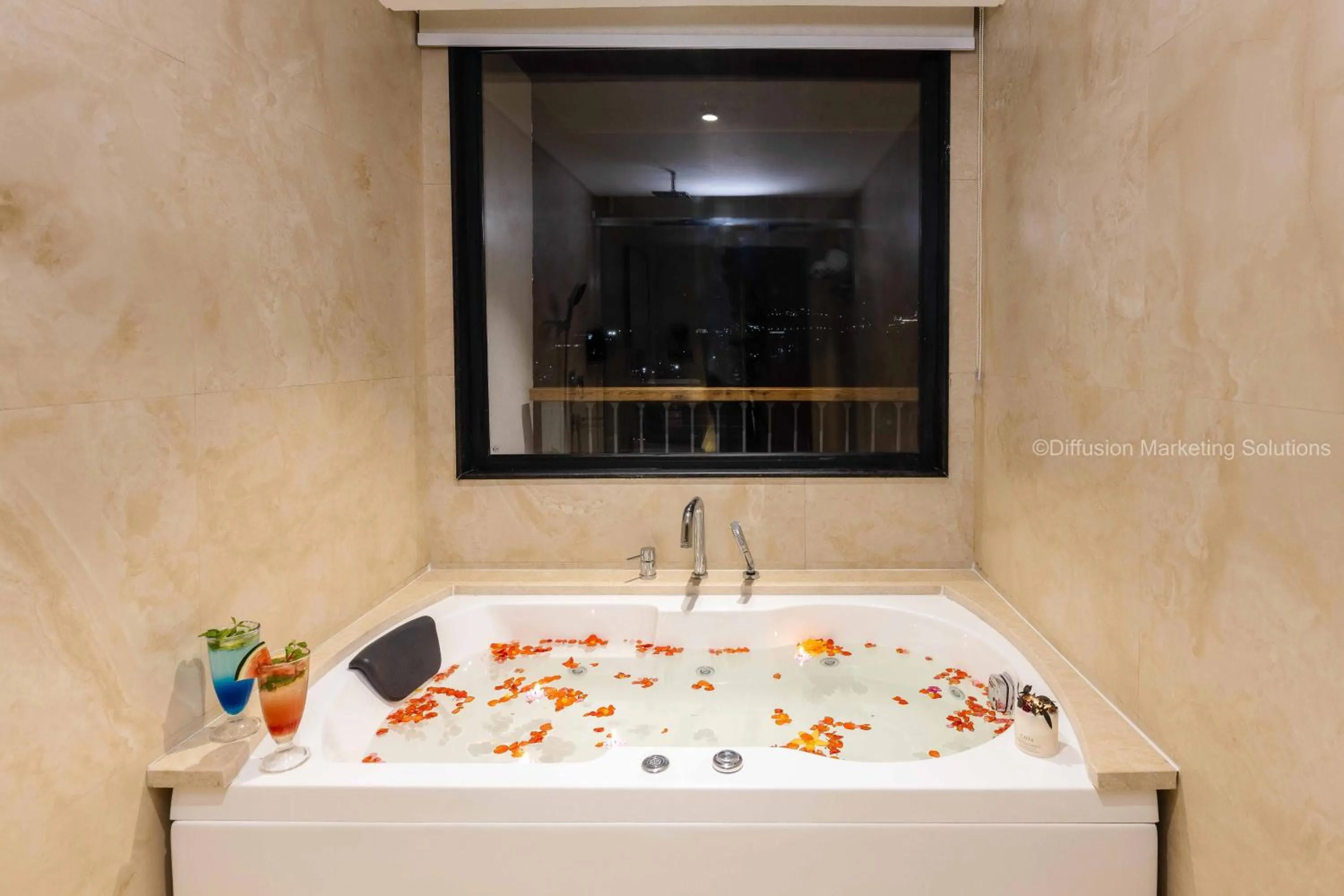 Hot Tub in juSTa Hollow Oak, Mussoorie