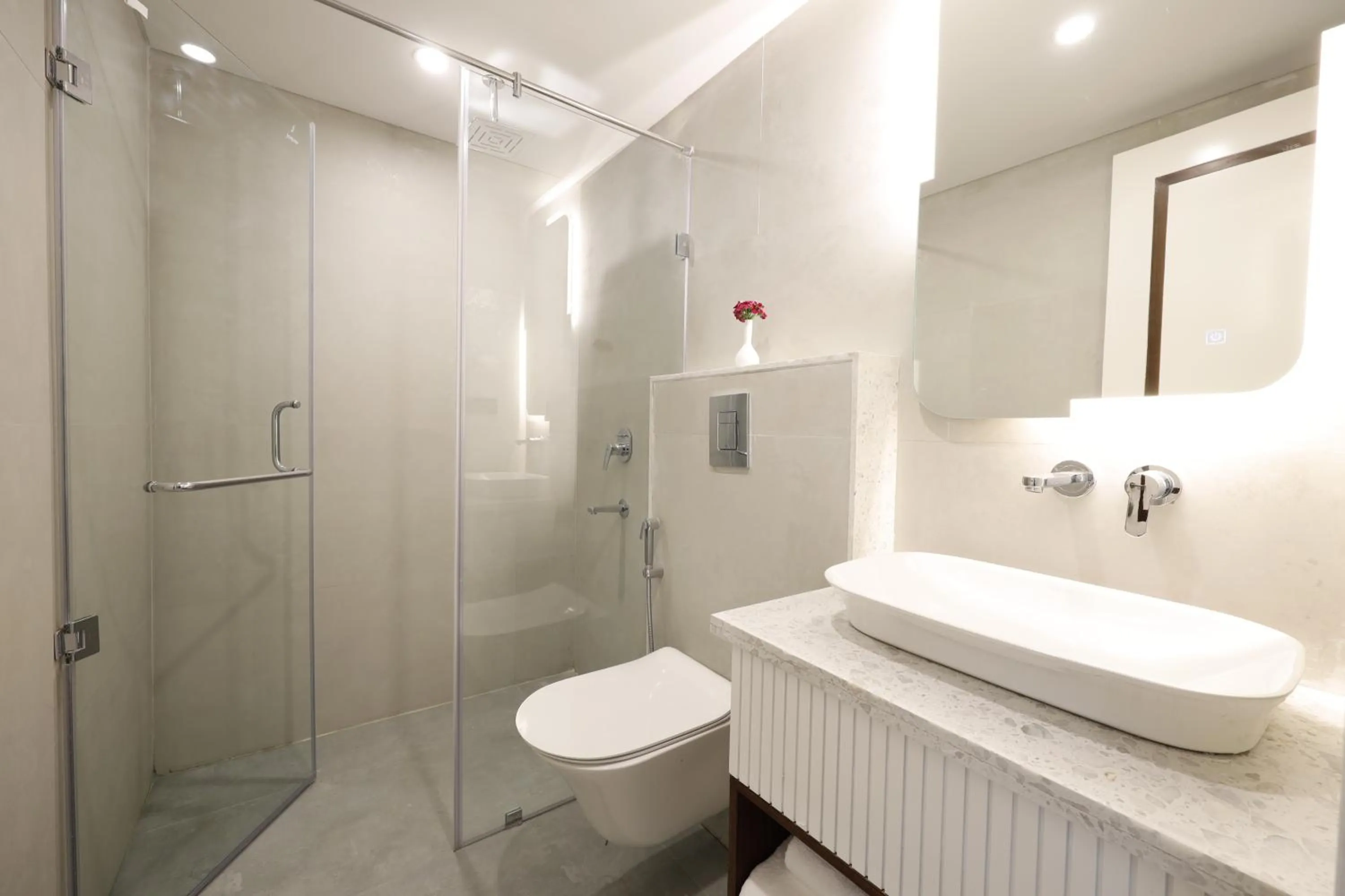 Shower in juSTa Hollow Oak, Mussoorie