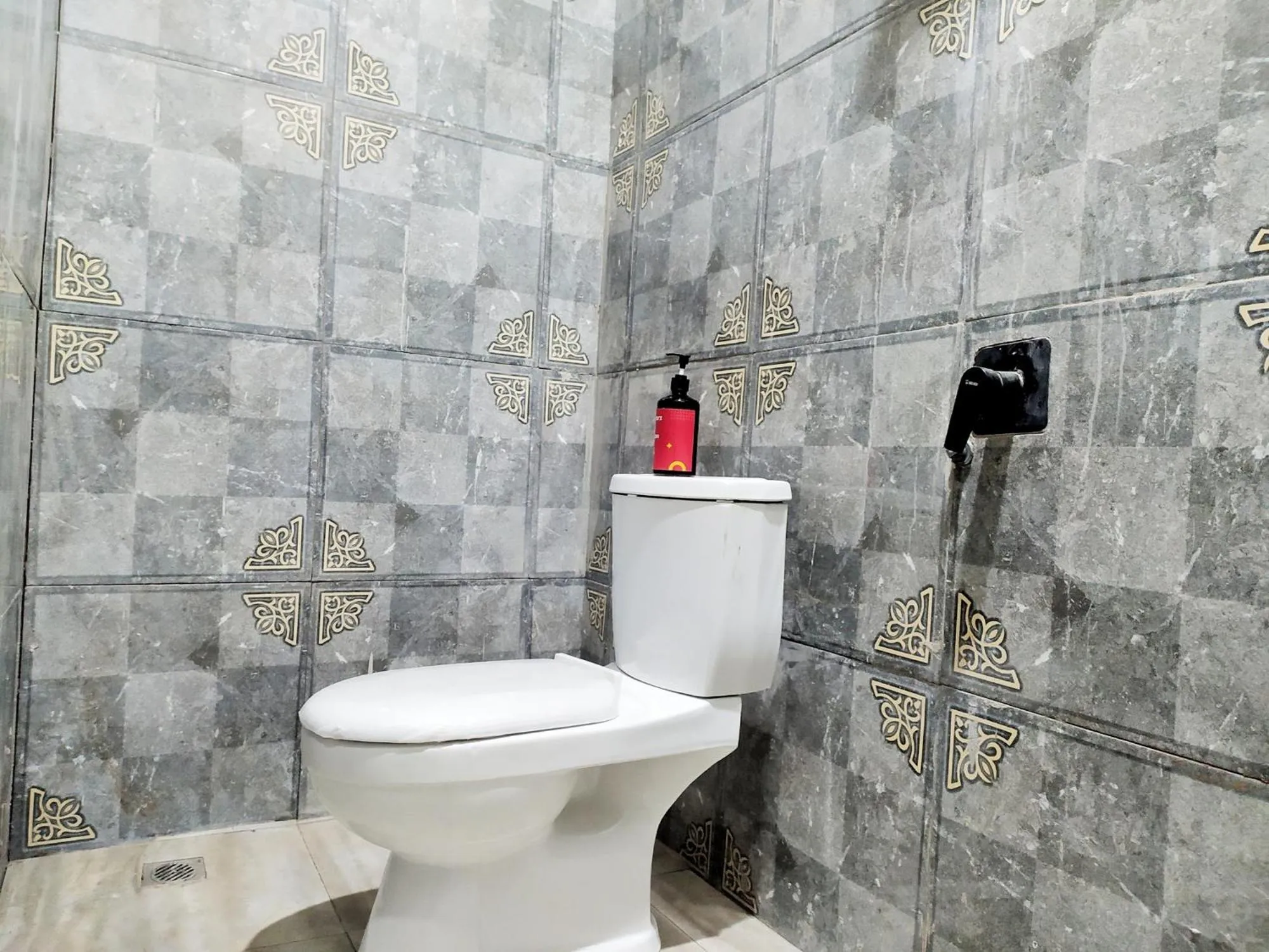 Bathroom in RedDoorz Syariah near Exit Tol Bojong Pekalongan