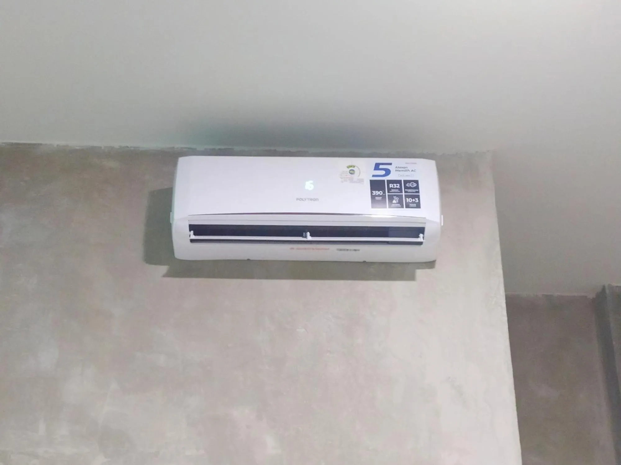 air conditioner in RedDoorz Syariah near Exit Tol Bojong Pekalongan