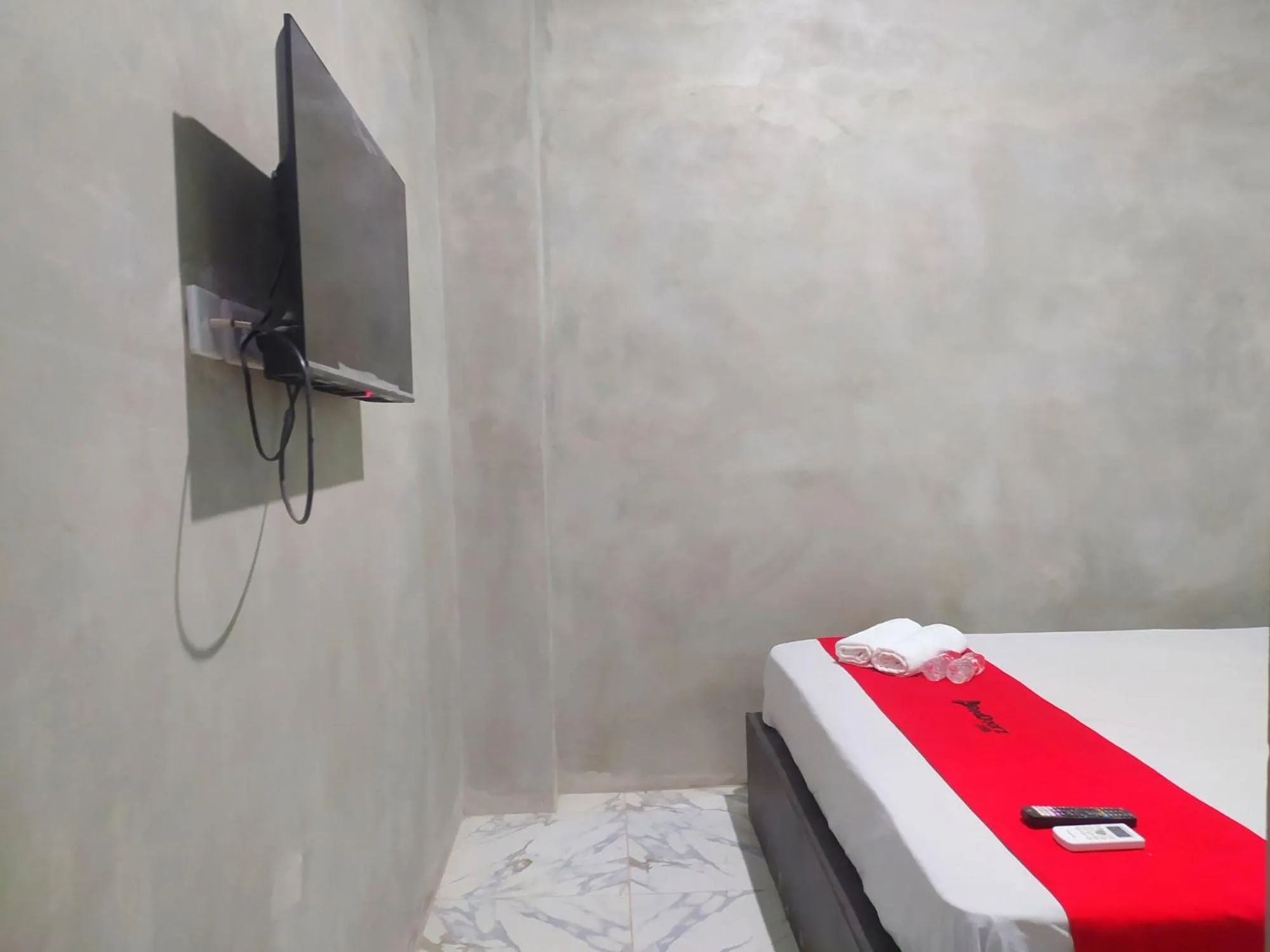 Bed in RedDoorz Syariah near Exit Tol Bojong Pekalongan