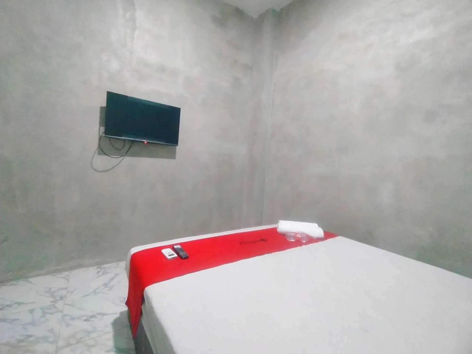 Bed in RedDoorz Syariah near Exit Tol Bojong Pekalongan