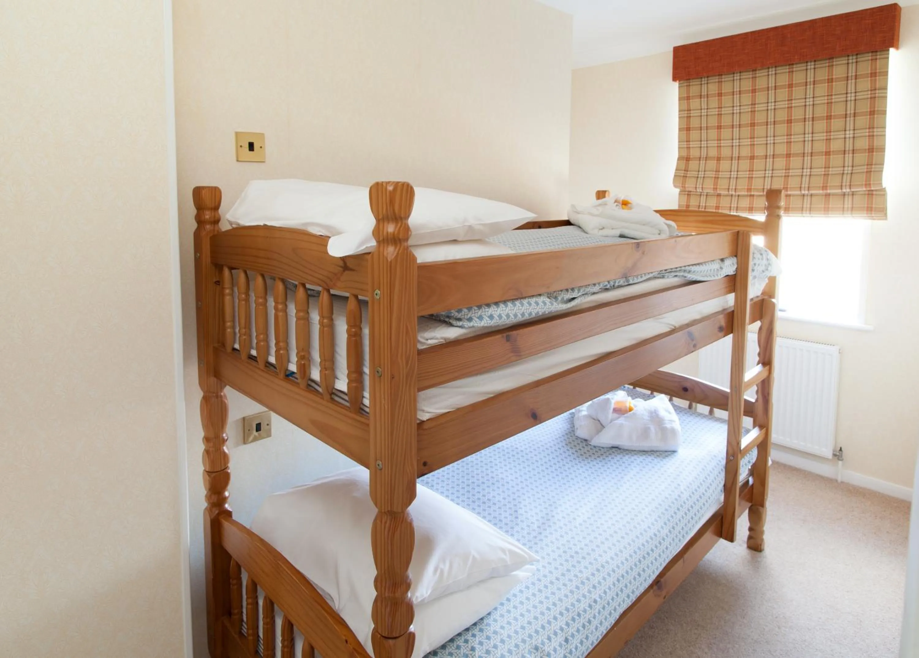 Shower, Bed in Imperial Hotel