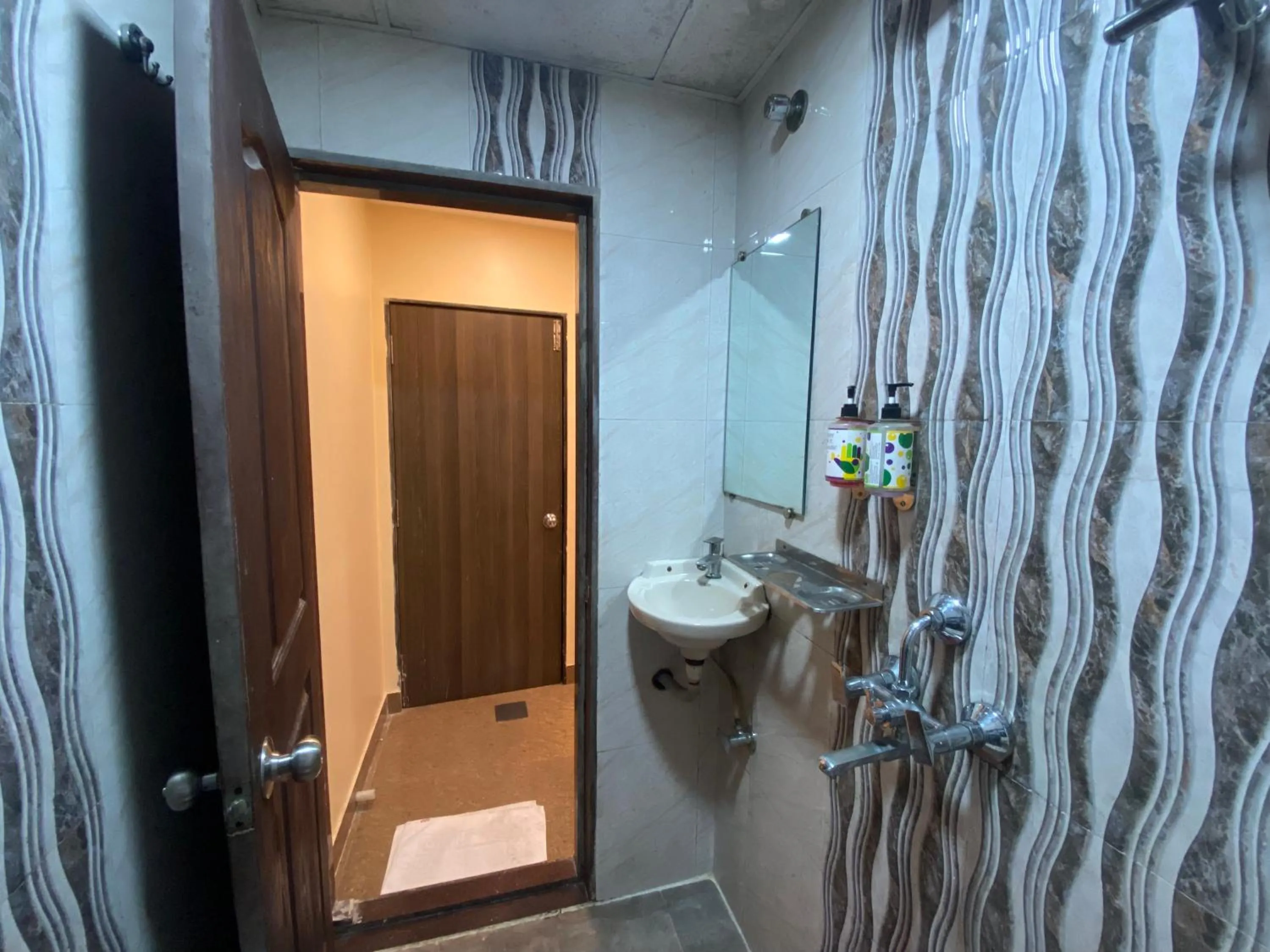 Shower in Hotel Royal Grand - Near Mumbai International Airport
