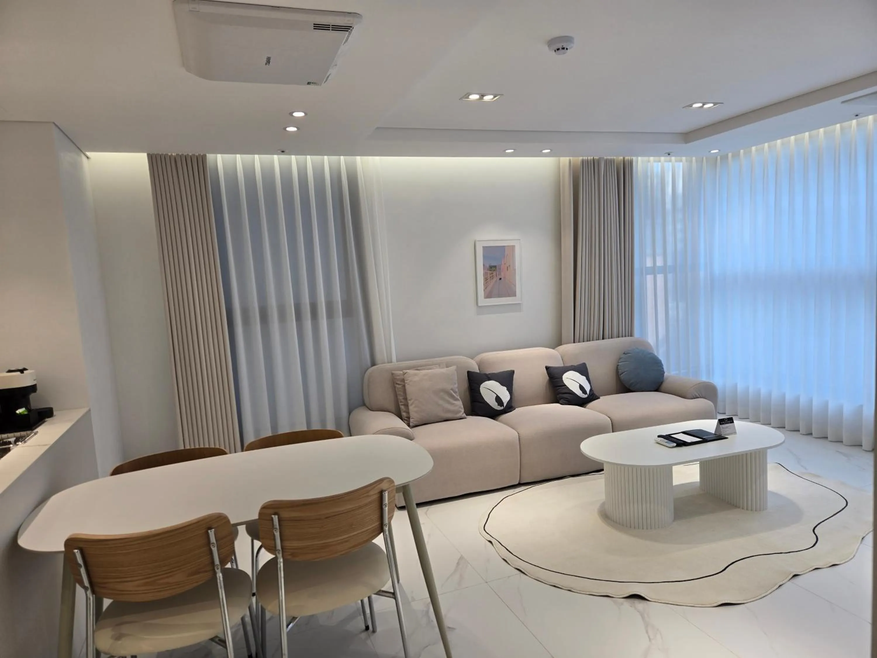 HOTEL THE DESIGNERS LYJ SUITE YEOKSAM