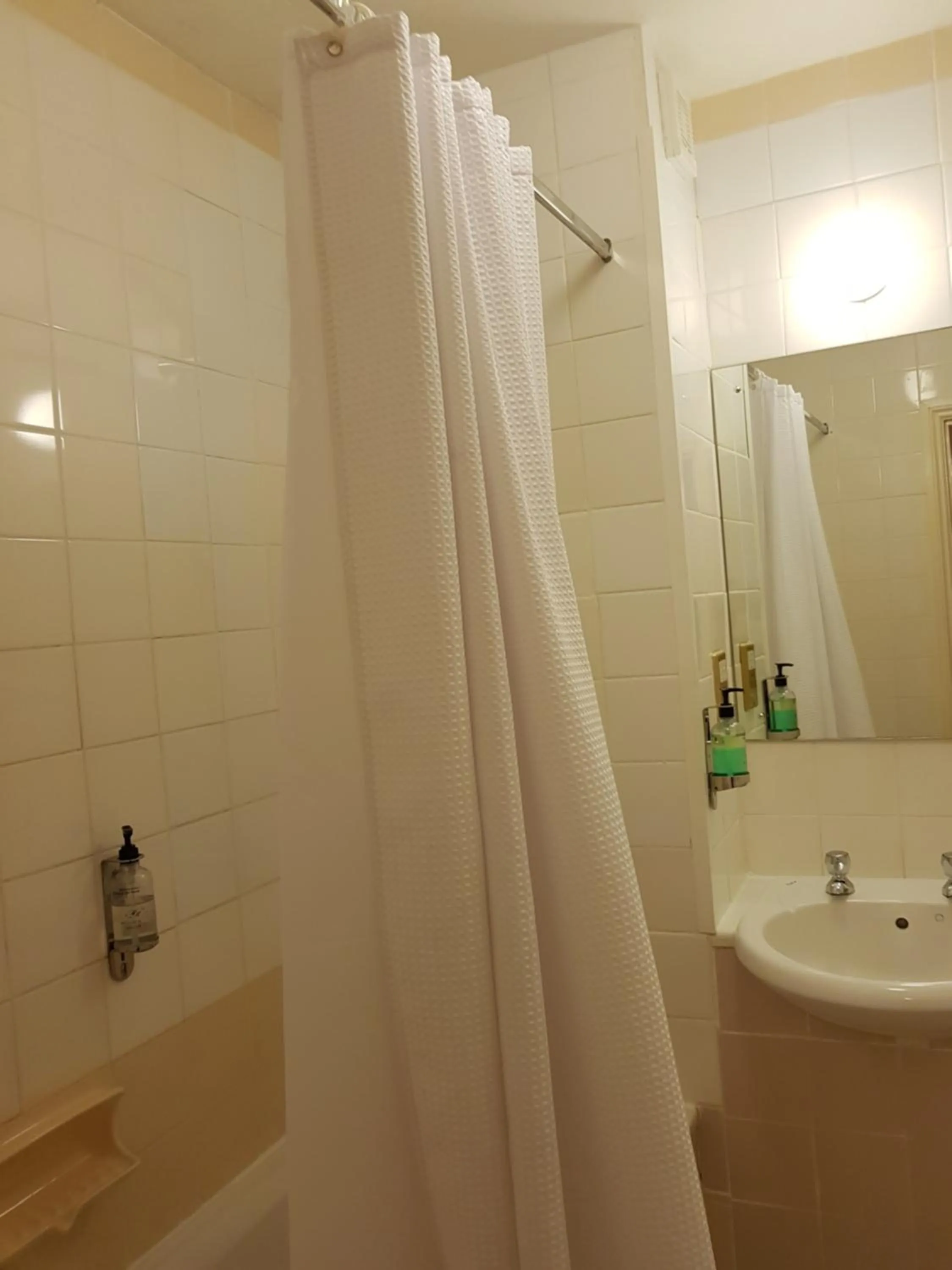 Bathroom in Schoolhouse Restaurant and Hotel