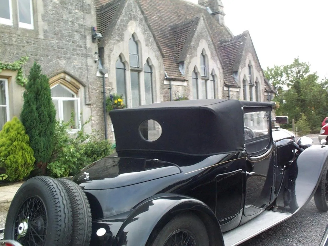 Parking in Schoolhouse Restaurant and Hotel