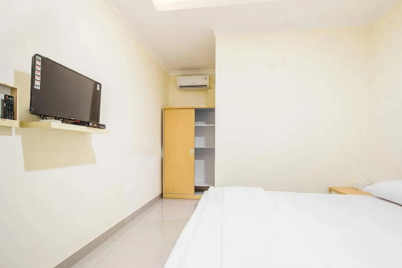 Bedroom, Bed in Omah Belimbing near ABM Malang Mitra RedDoorz