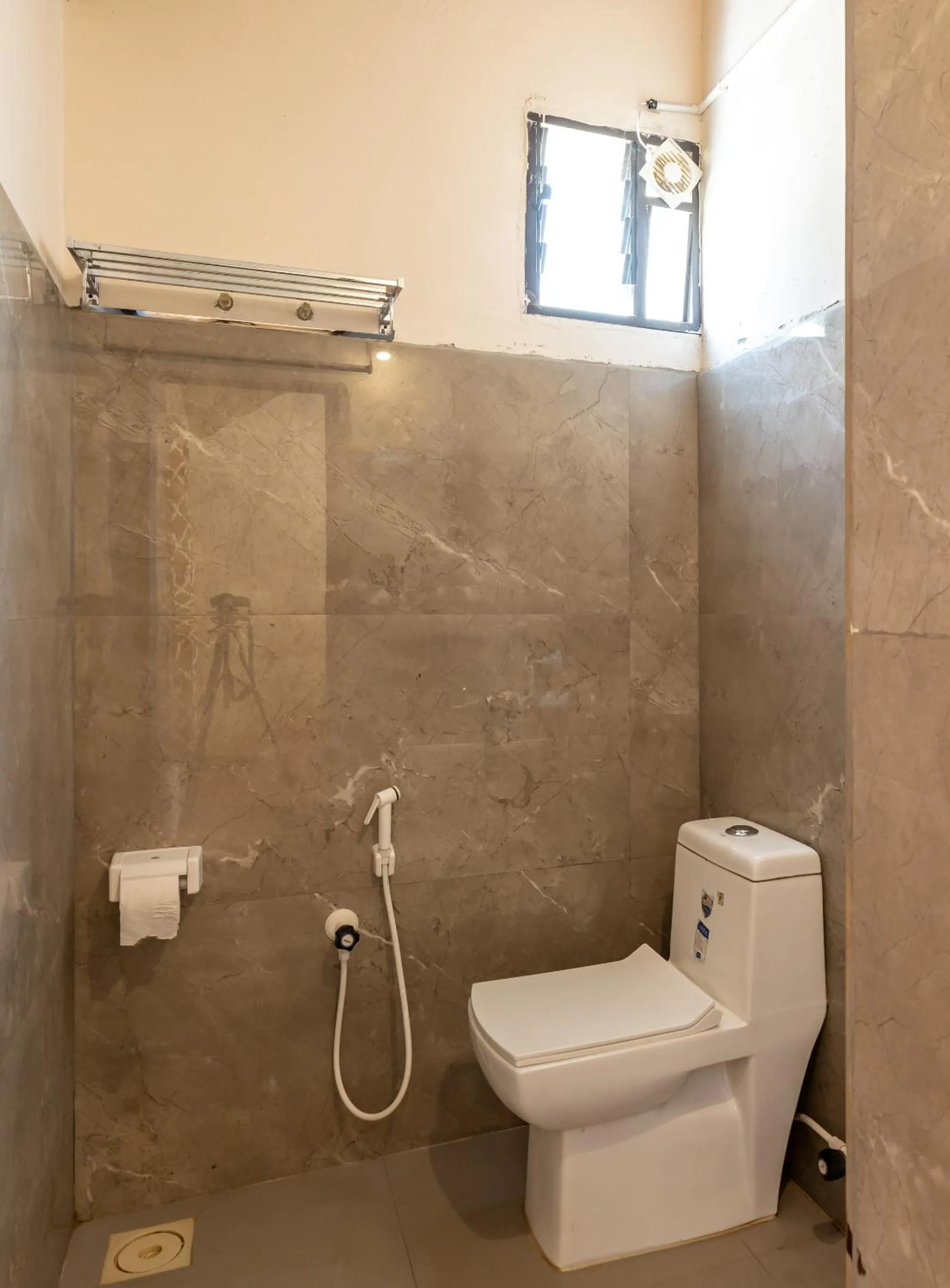 Shower in Sunset Cafe Beach Stay