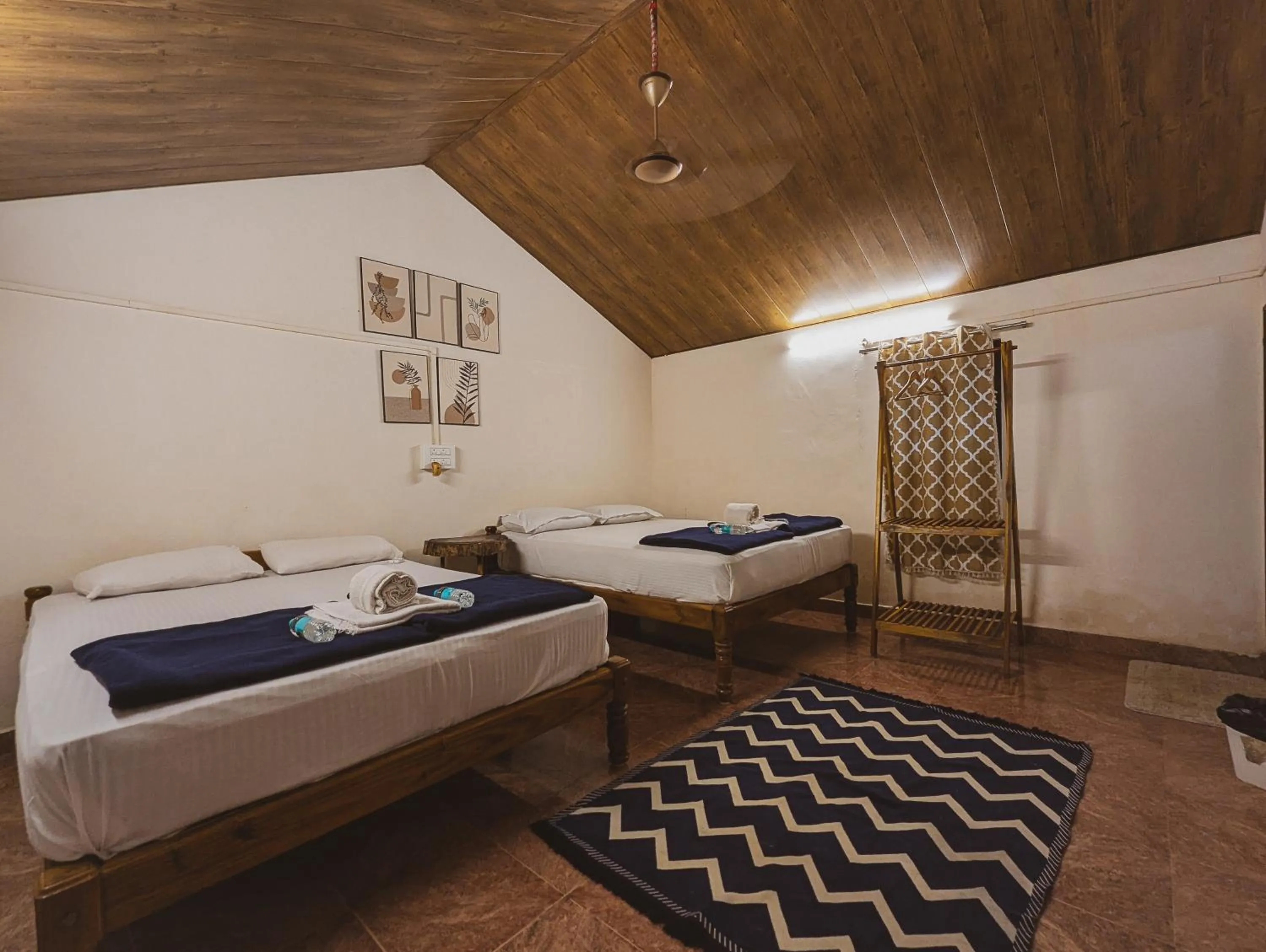 Bedroom, Bed in Sunset Cafe Beach Stay