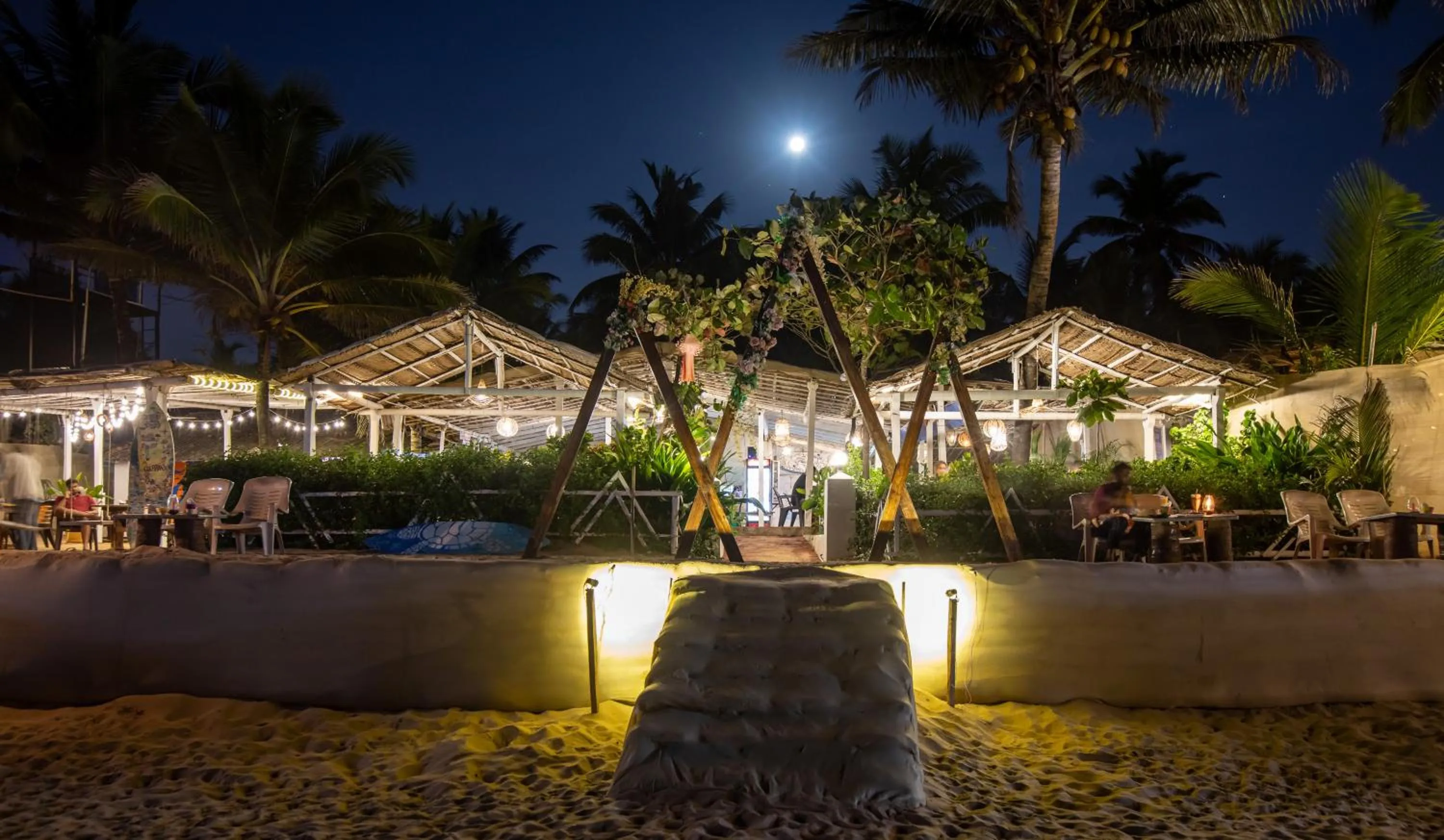 Property building in Sunset Cafe Beach Stay