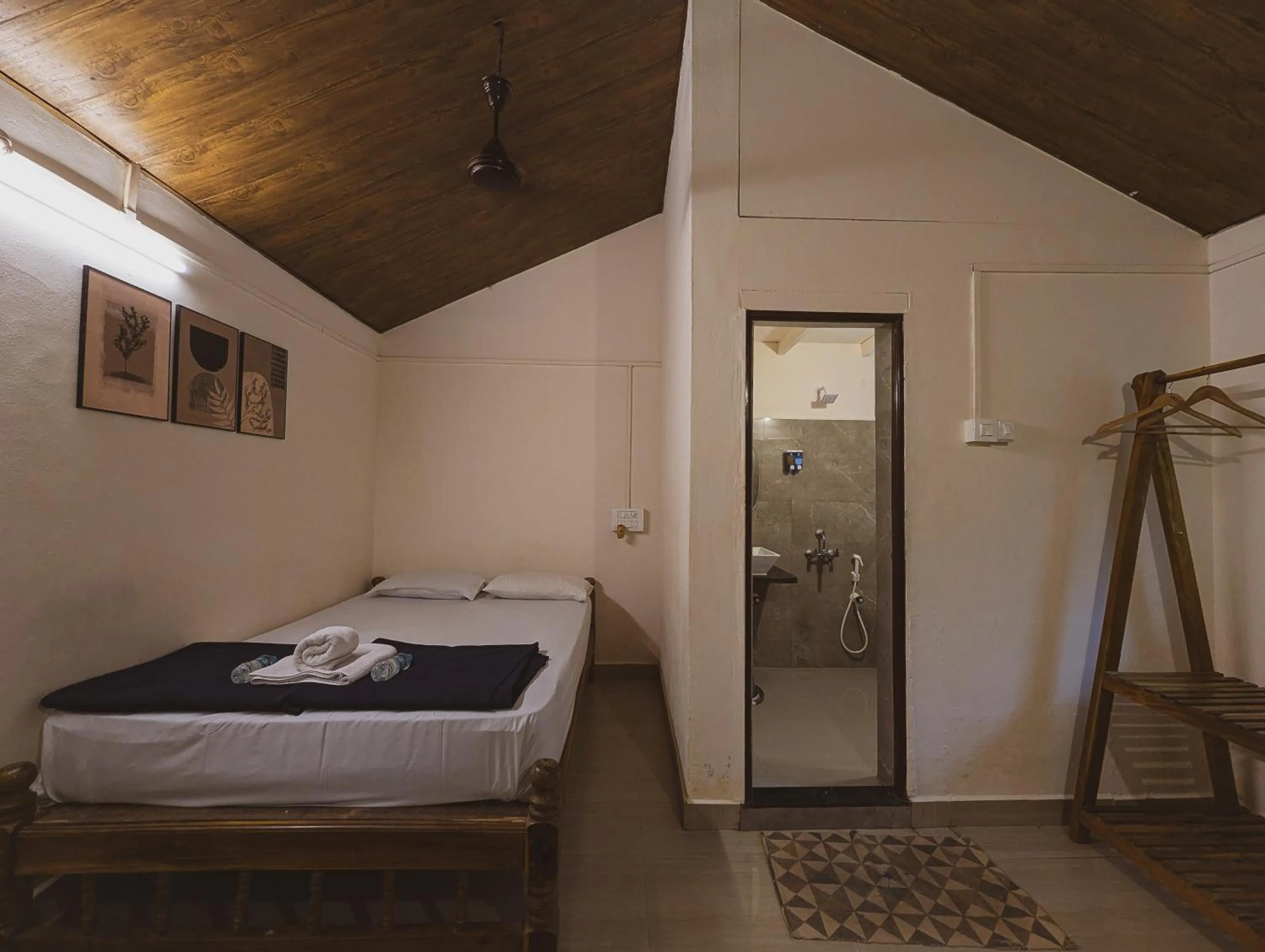 Bedroom, Bed in Sunset Cafe Beach Stay
