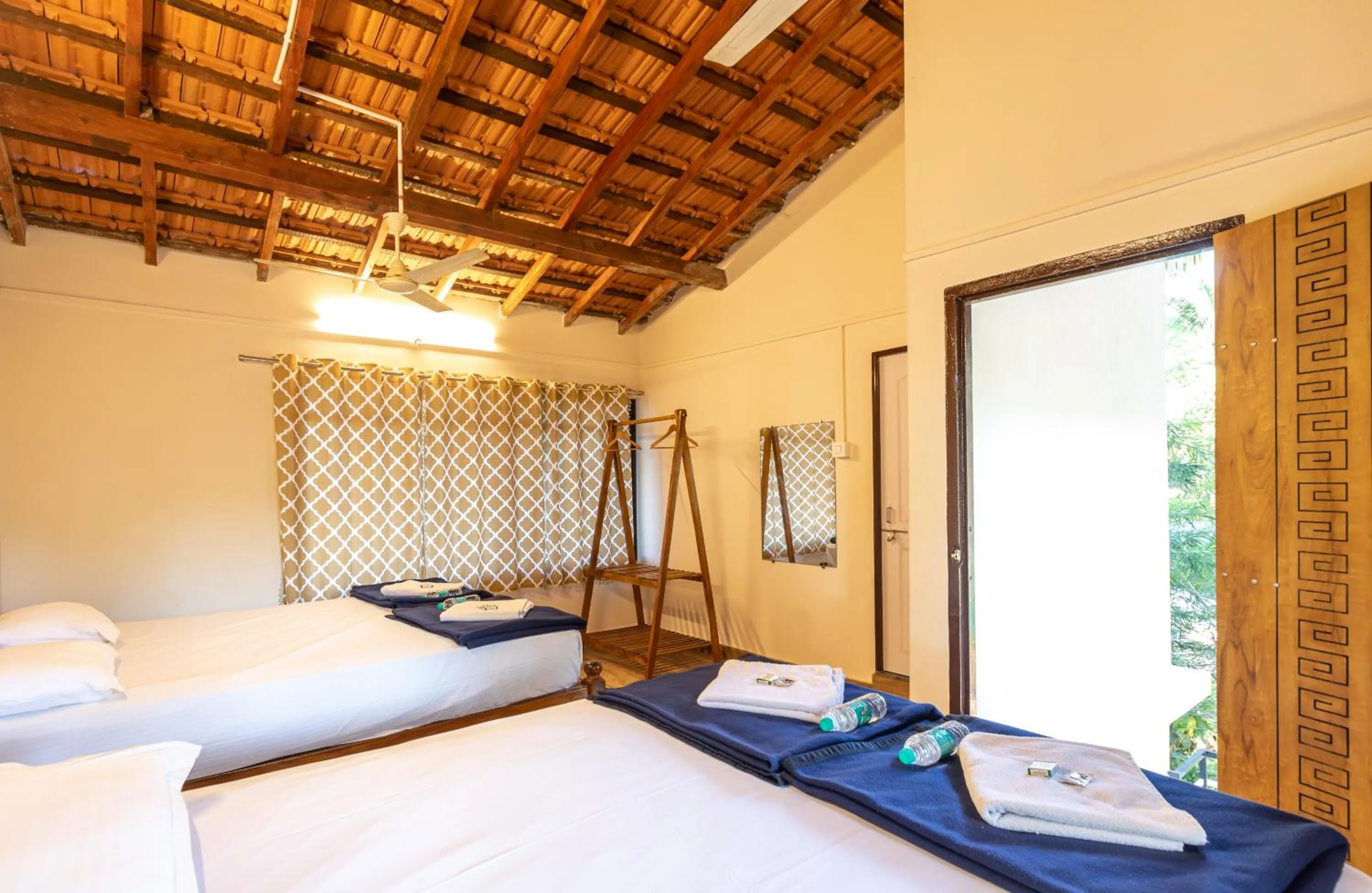 Photo of the whole room, Bed in Sunset Cafe Beach Stay