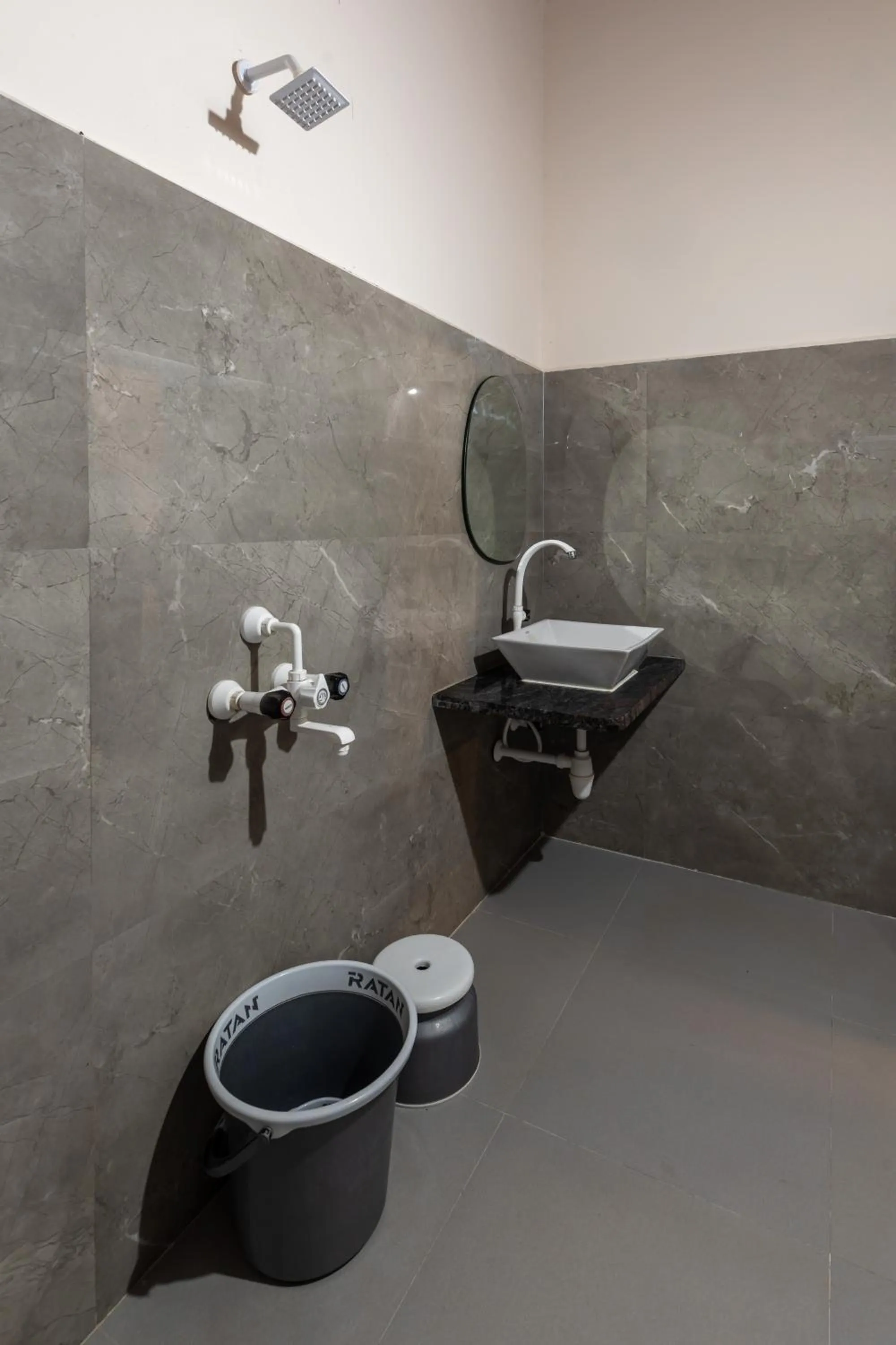 Bathroom in Sunset Cafe Beach Stay