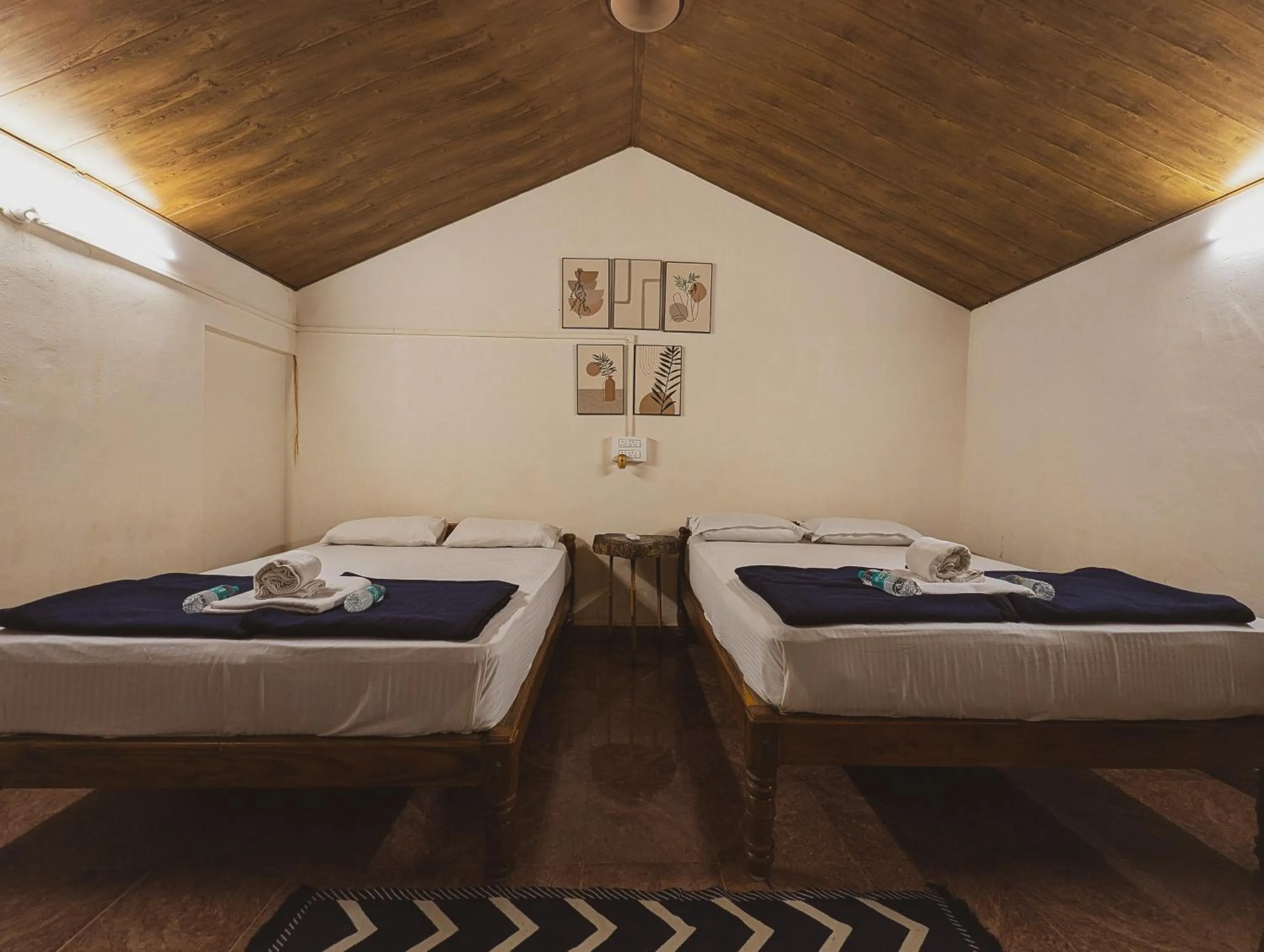 Bedroom, Bed in Sunset Cafe Beach Stay