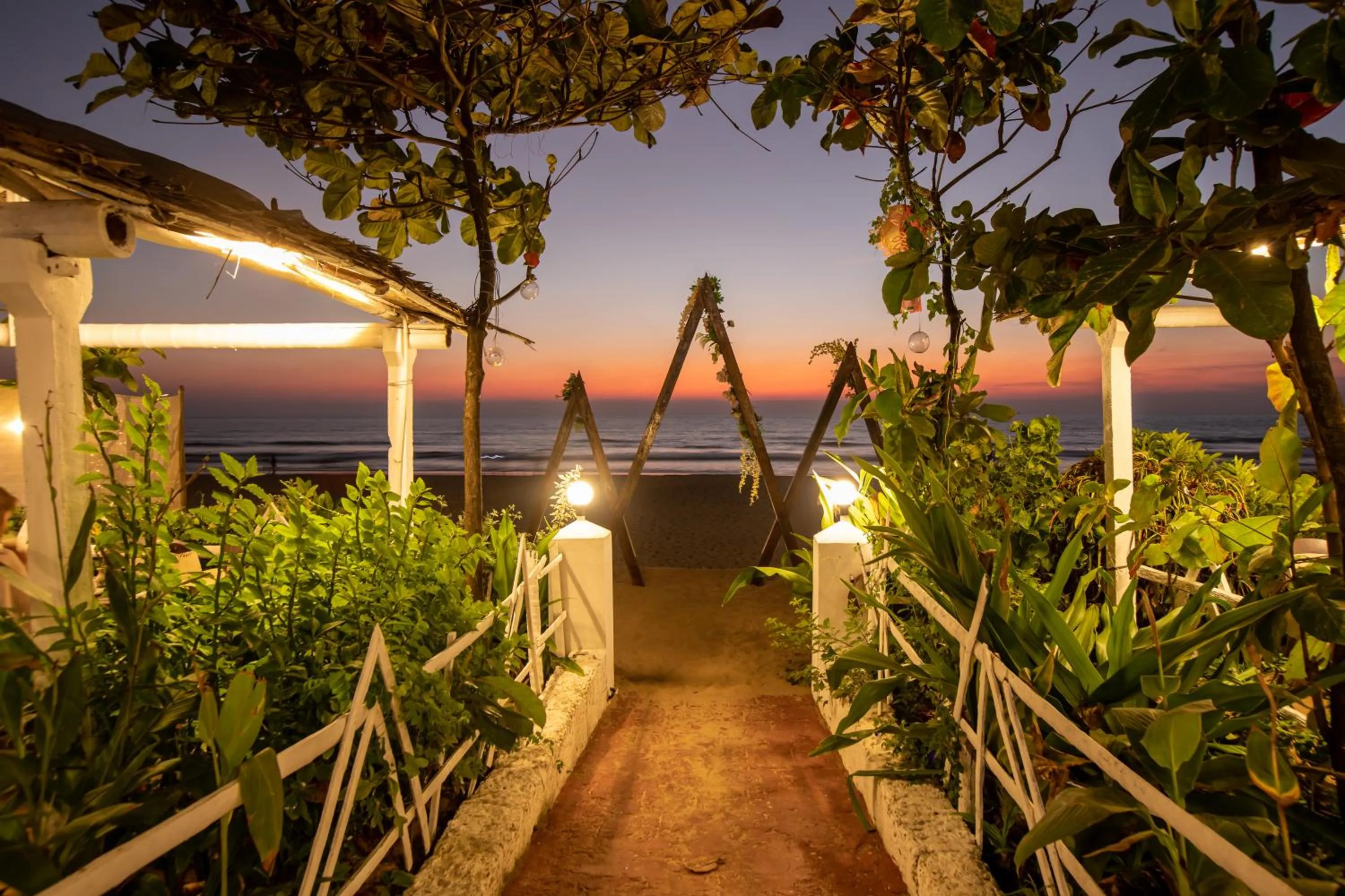 Restaurant/places to eat in Sunset Cafe Beach Stay