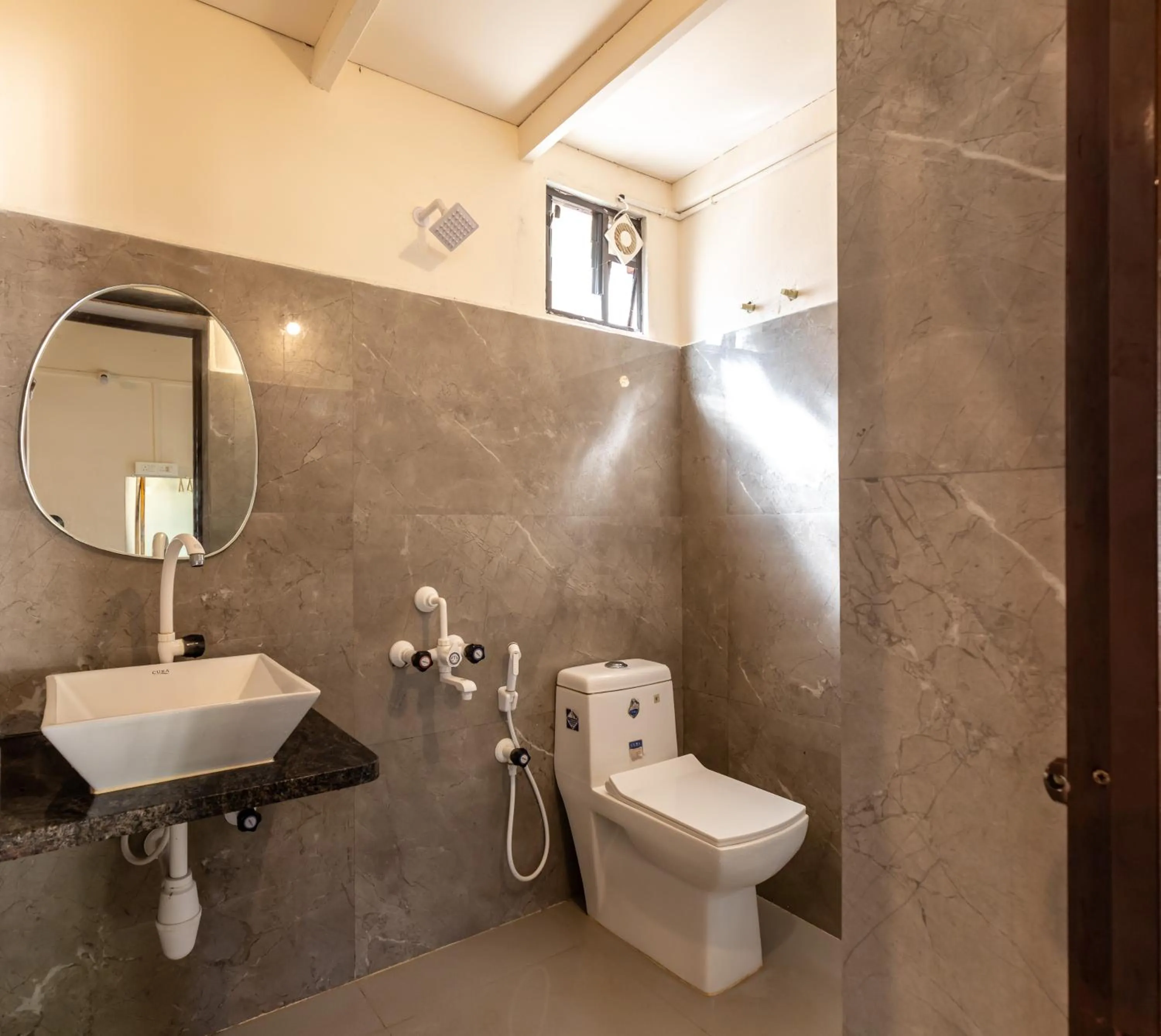 Shower in Sunset Cafe Beach Stay